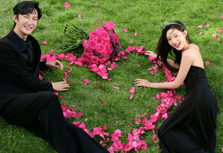 簡直了，美出圈的草坪婚紗照來啦??！