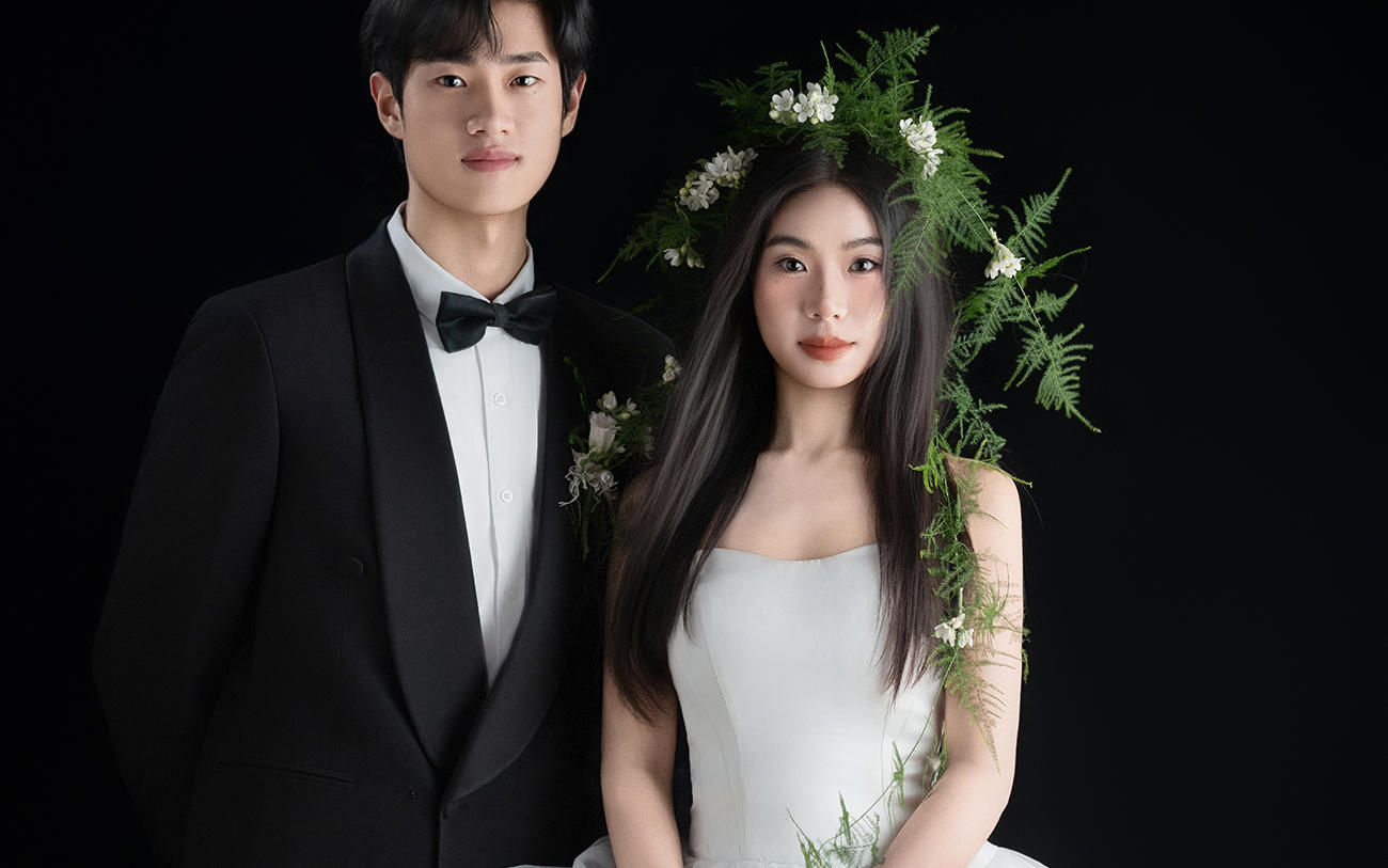 黑底极简婚纱照