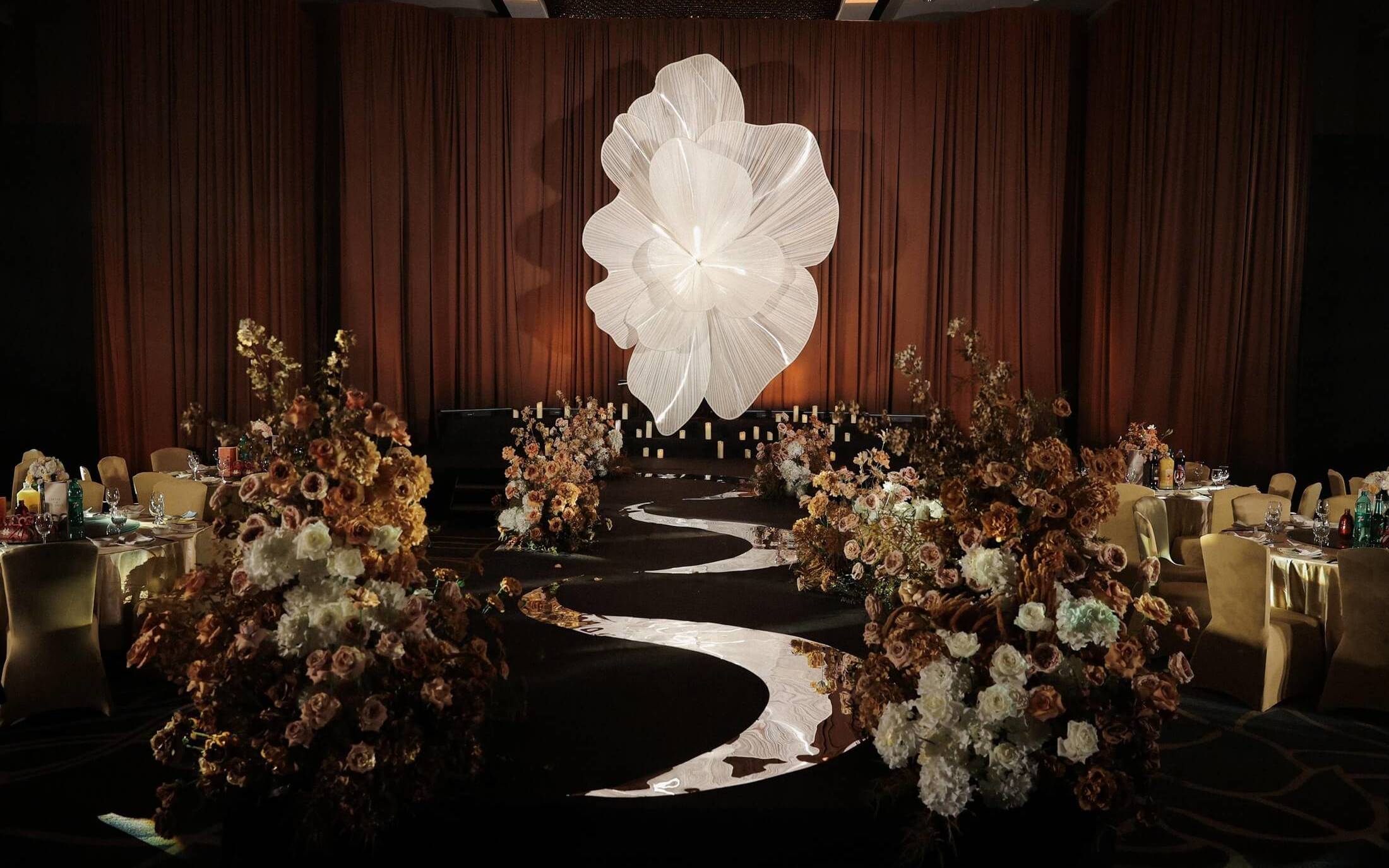 咖色復古布幔詮釋美拉德婚禮