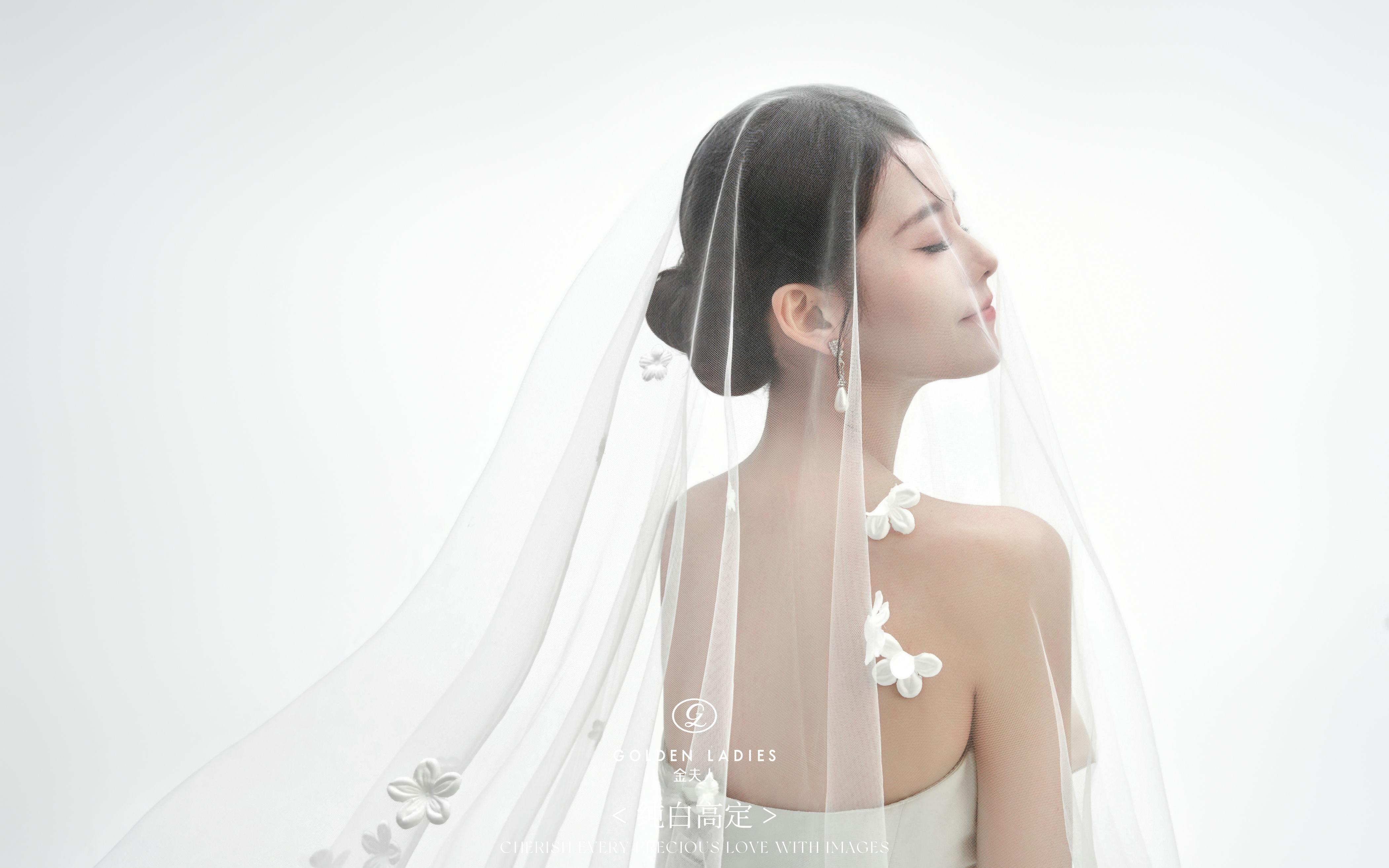 吹爆🎉这个高级感满分的极简婚纱照