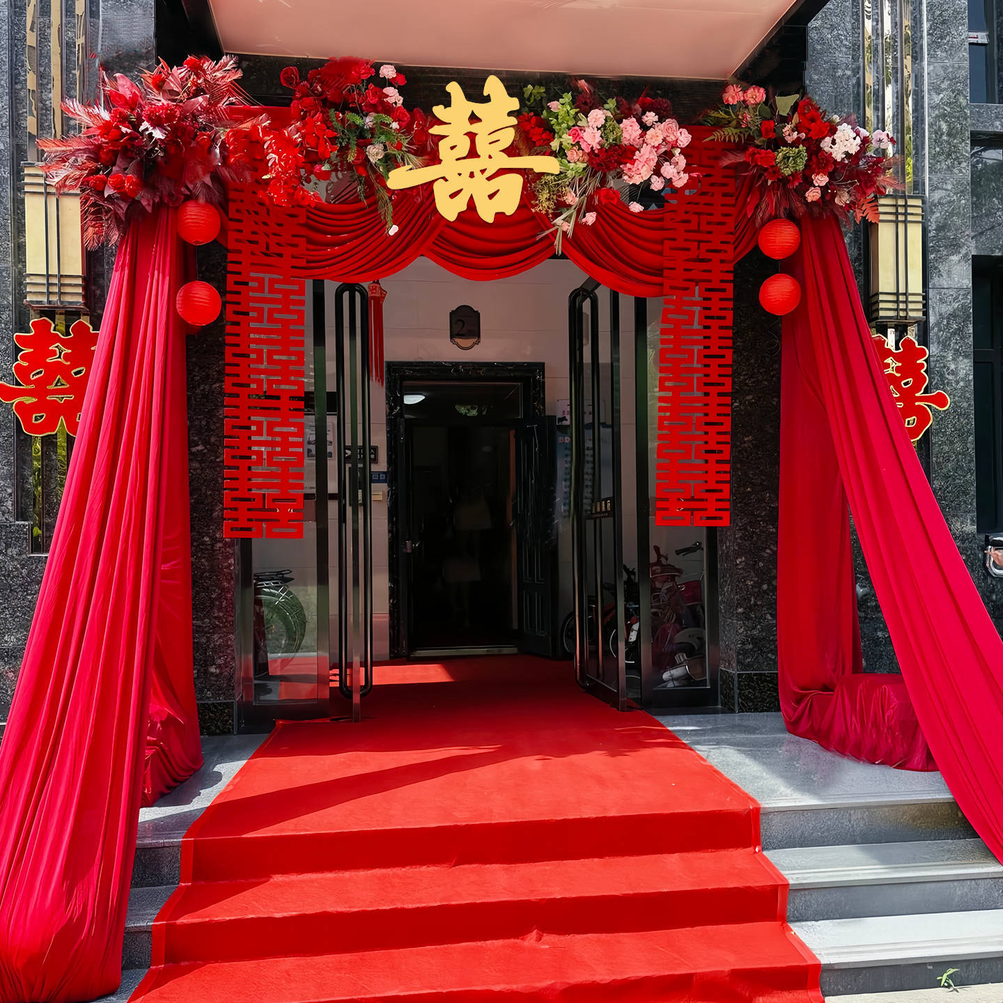 户外农村院子婚礼布置纱幔条幅拉花套装