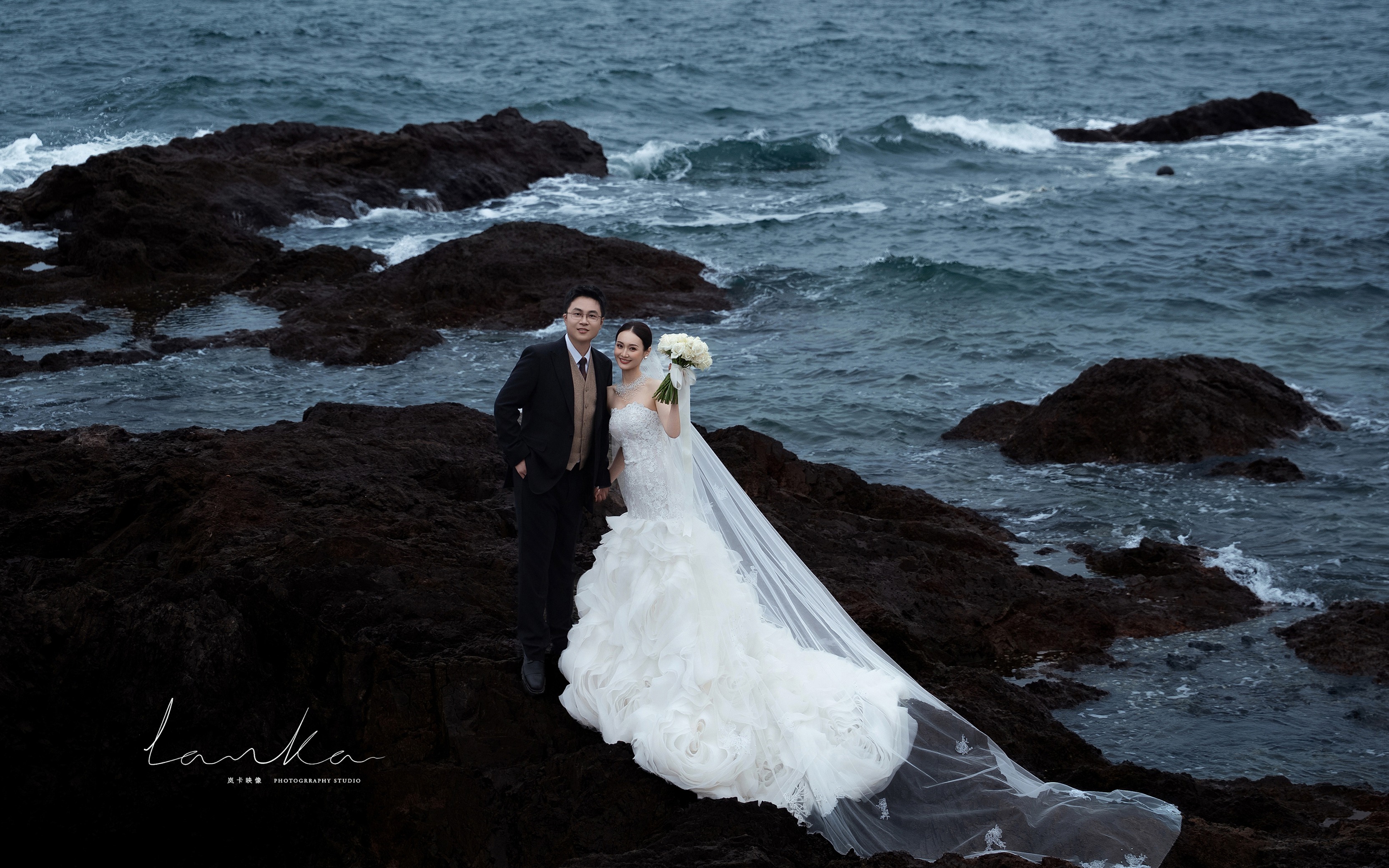 岚卡映像】海边礁石婚纱照