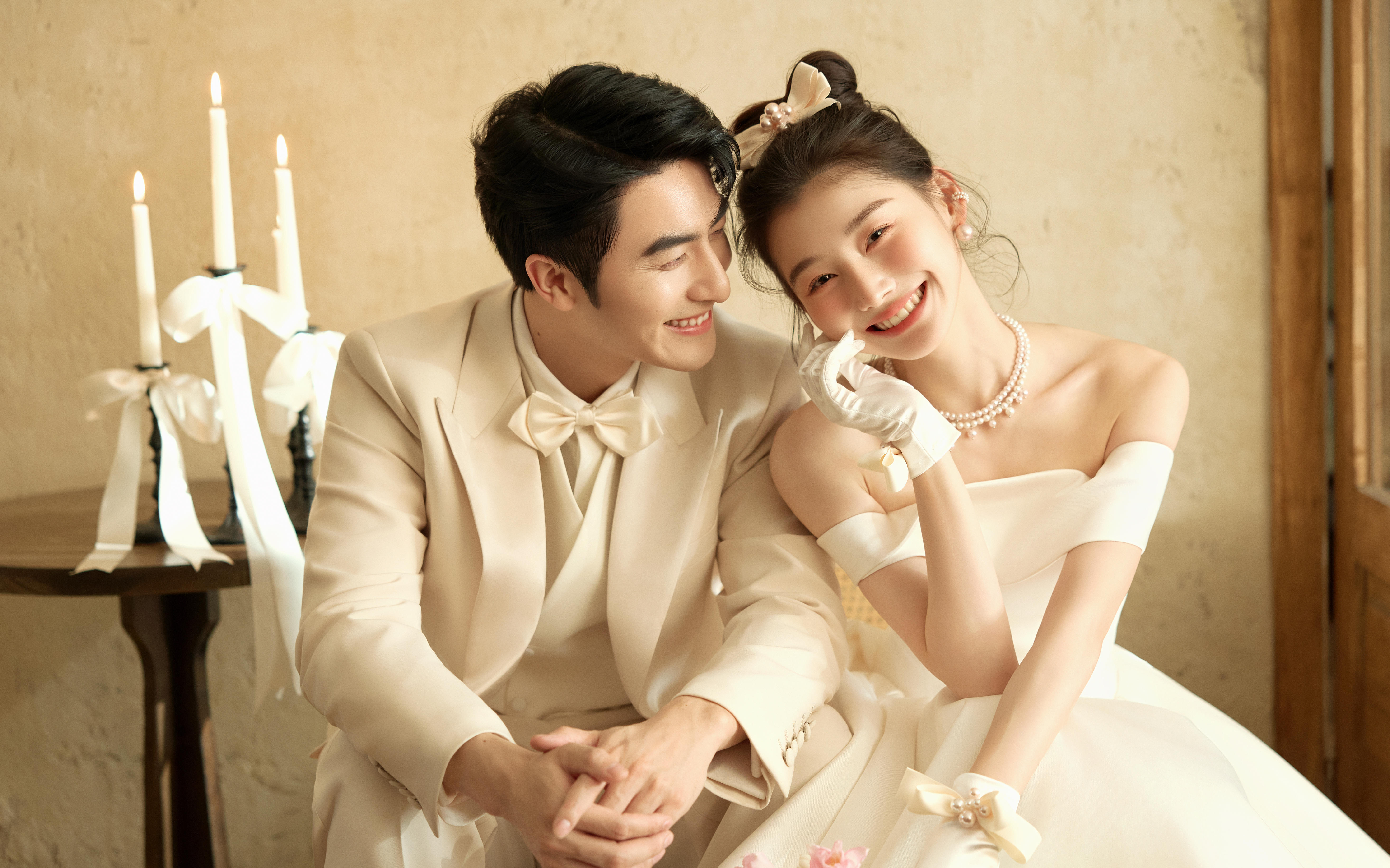 復(fù)古白色主紗”邂逅燭光下的浪漫時(shí)刻