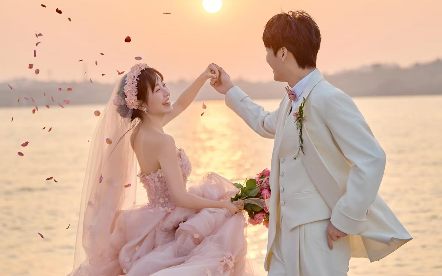 【优格】夕阳洒下湖畔 爱意弥漫~花神降临