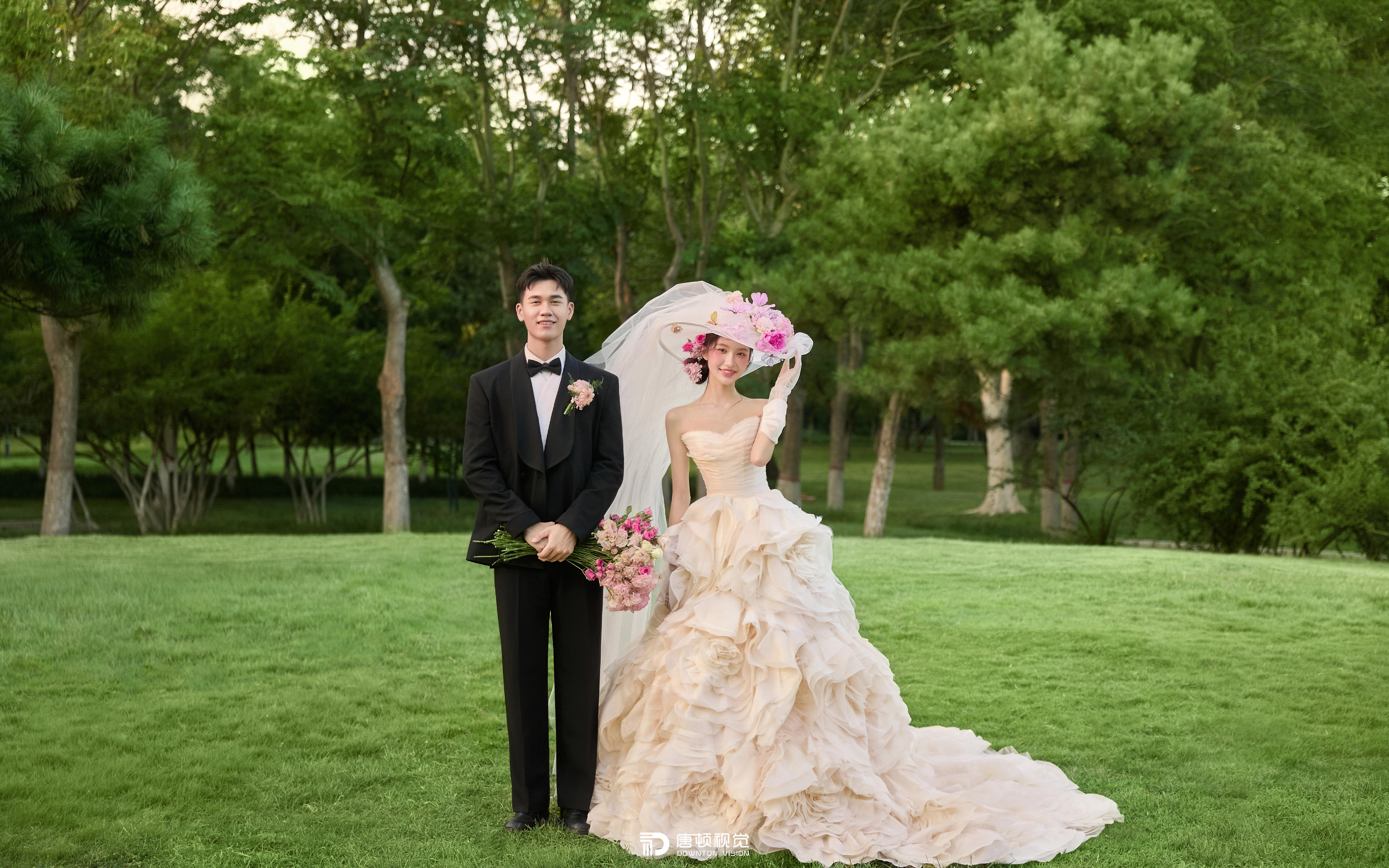 法式草坪婚纱照~行走的时尚大片