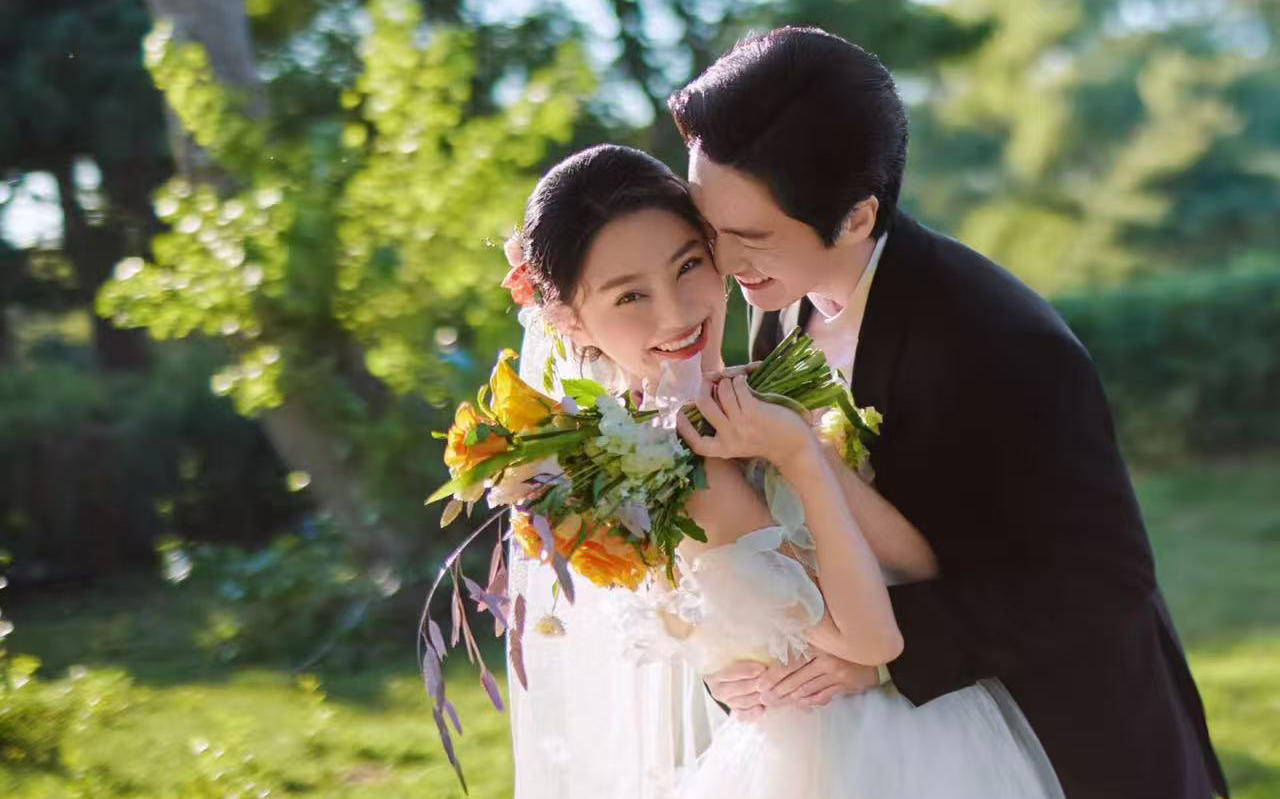 【优格】超有生命力的氛围~心动亿万次的草坪婚纱照