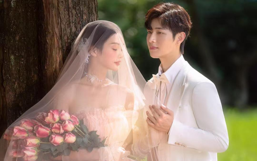 万物明媚，森系浪漫婚纱照满满是少女感