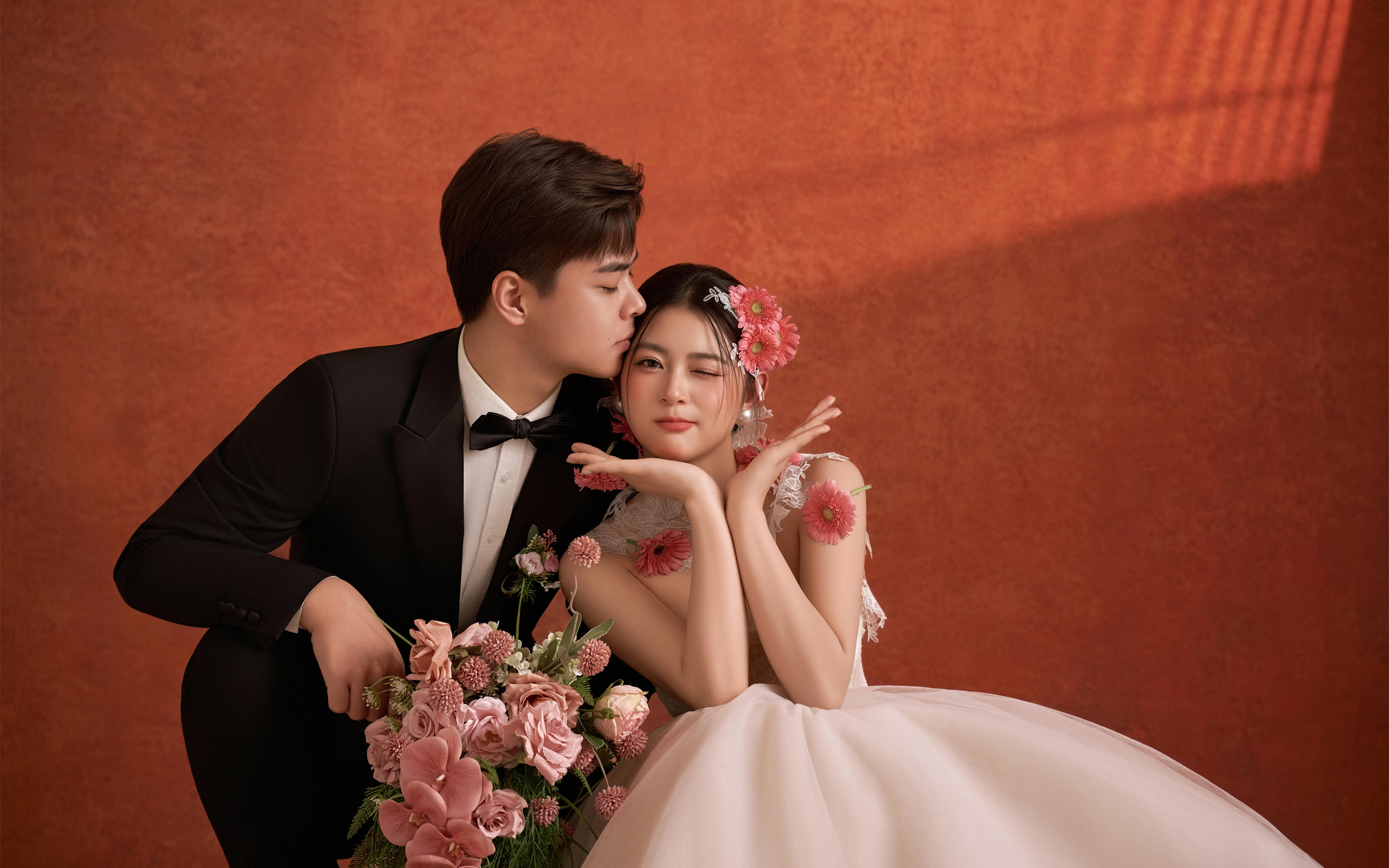 当他低头接住我的手，空气里都是橘子汽水味的甜🍊