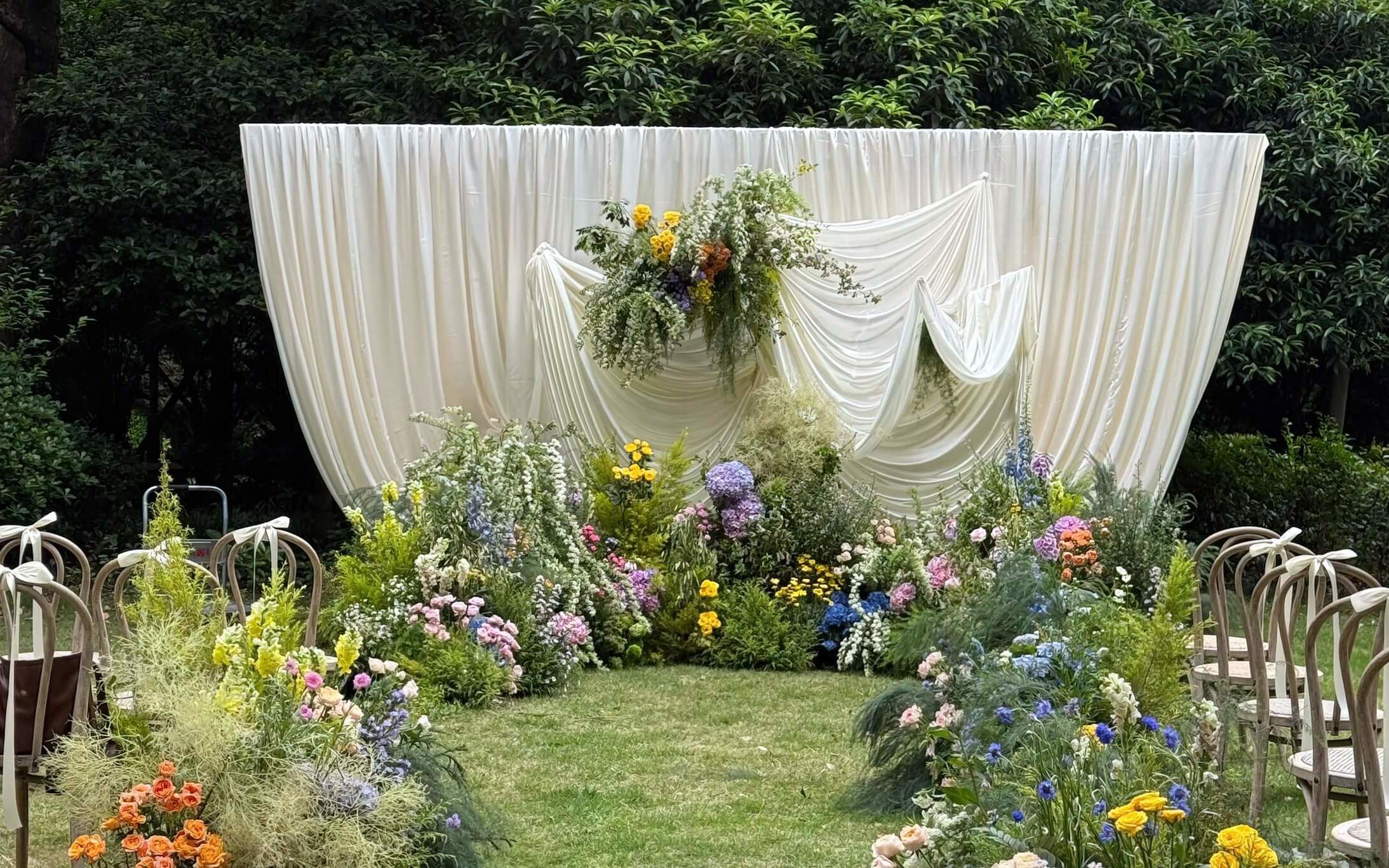 野生感草坪户外婚礼