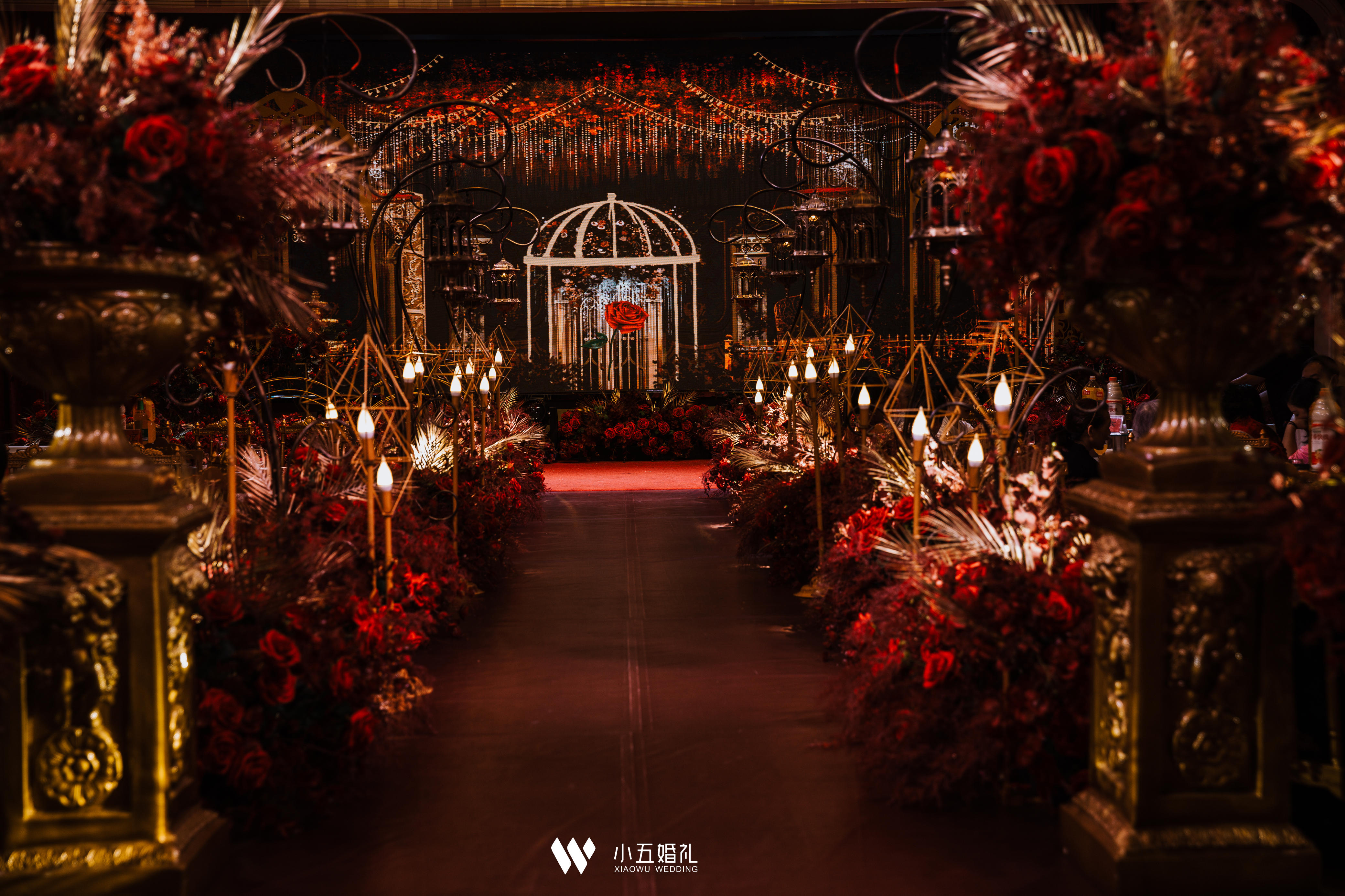 小五婚礼｜浓烈似火的玫瑰花园主题婚礼