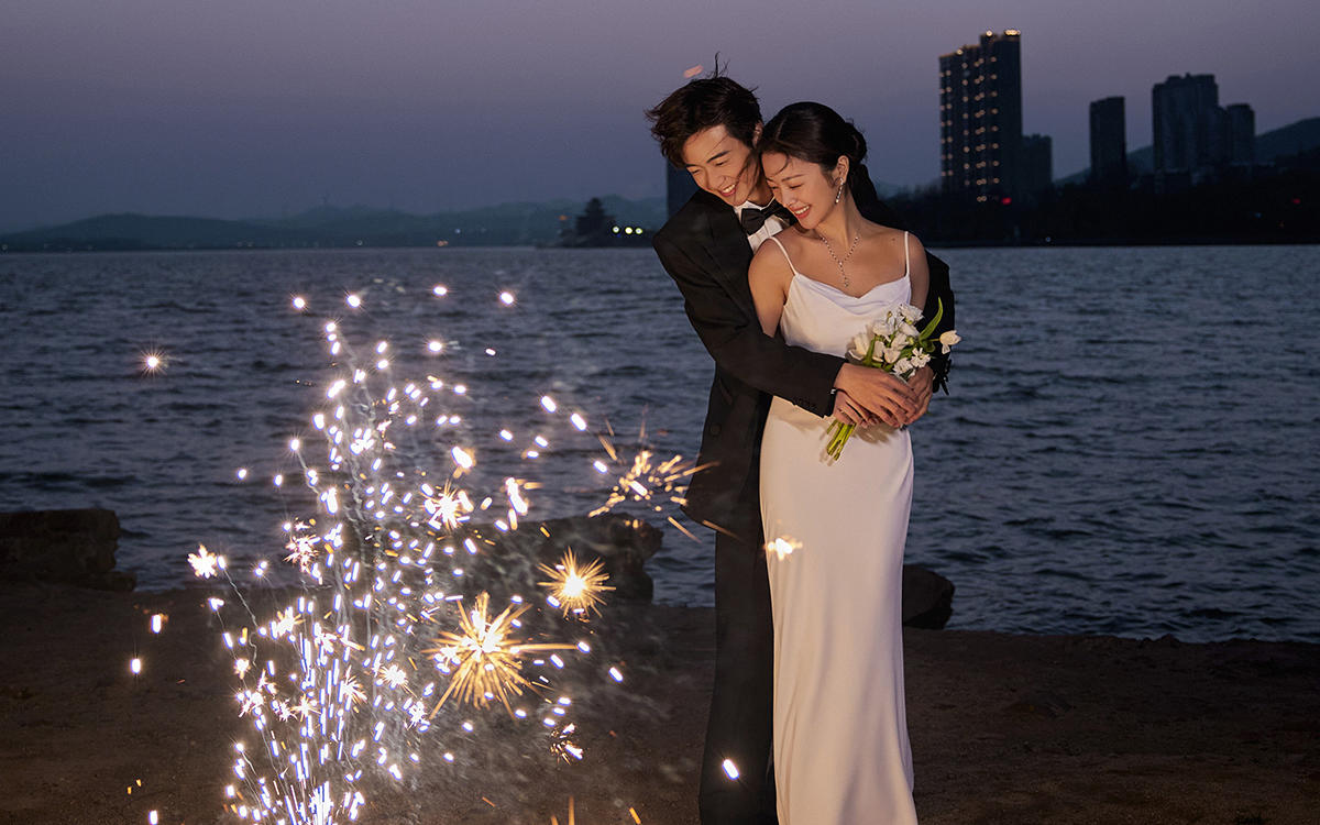 把夜景婚纱照拍成电影❤氛围感也太浪漫