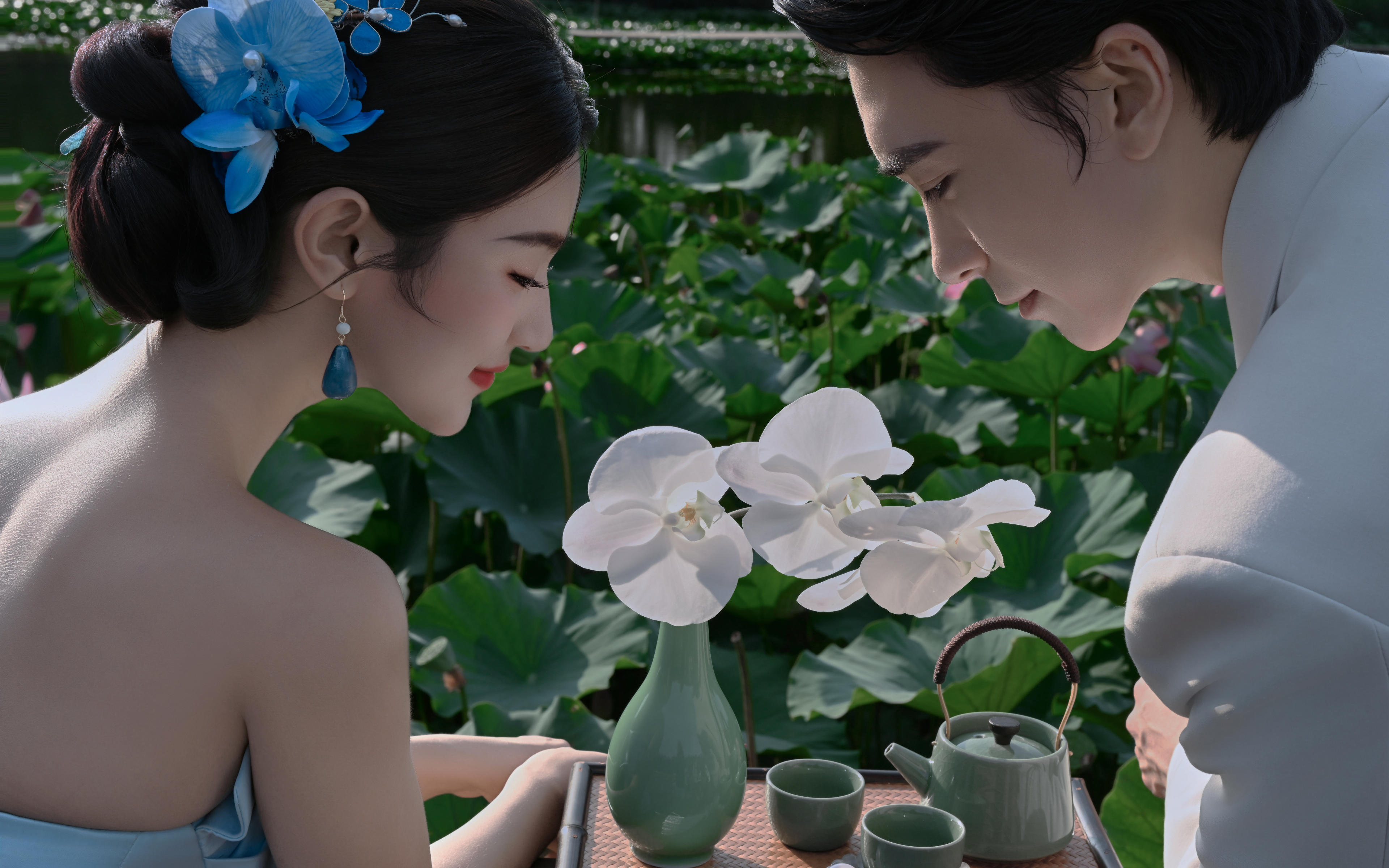 秋日限定??荷花與新中式婚紗照絕 配?