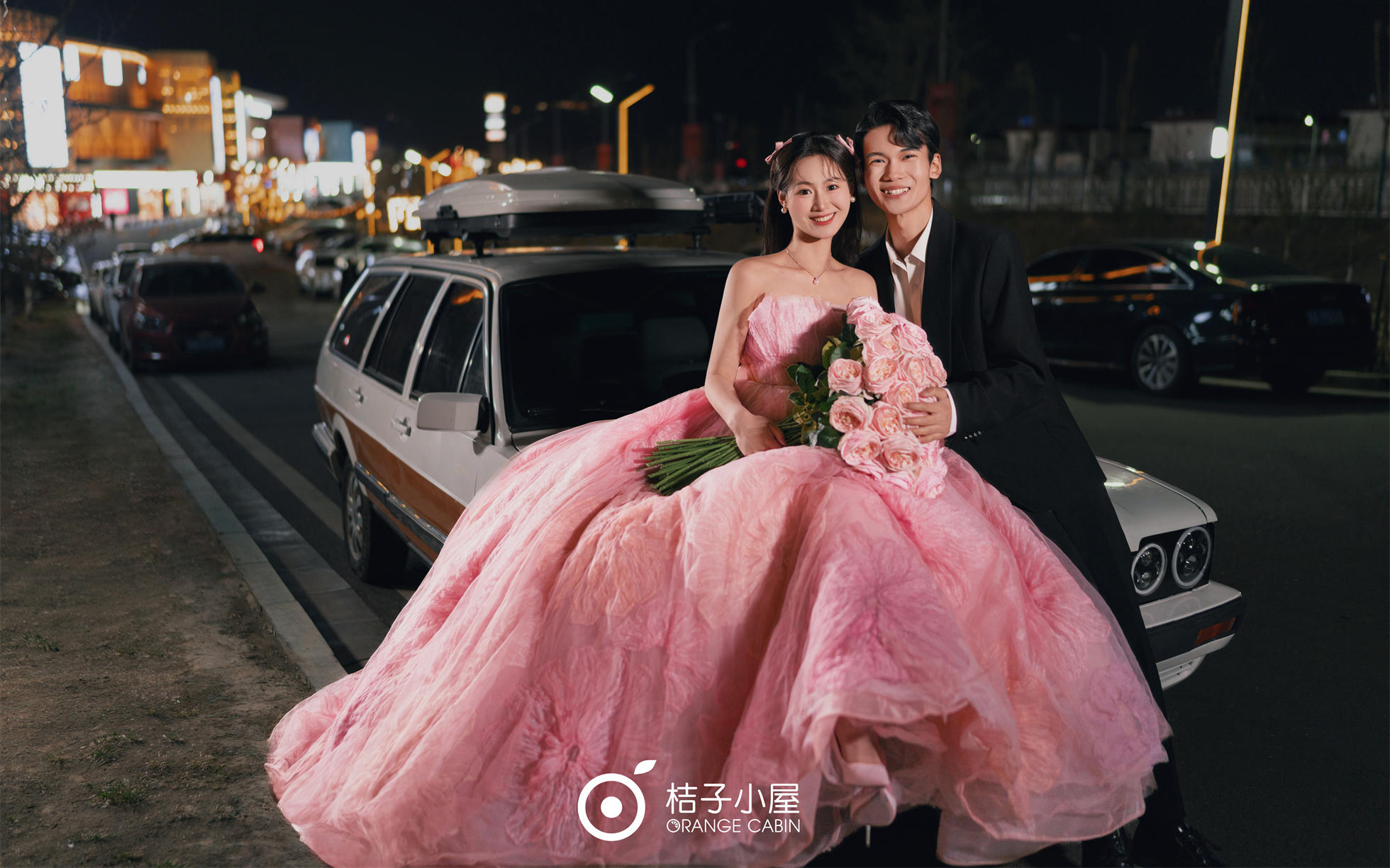 氛围满满的夜景街拍婚纱照💗甜甜的公主风