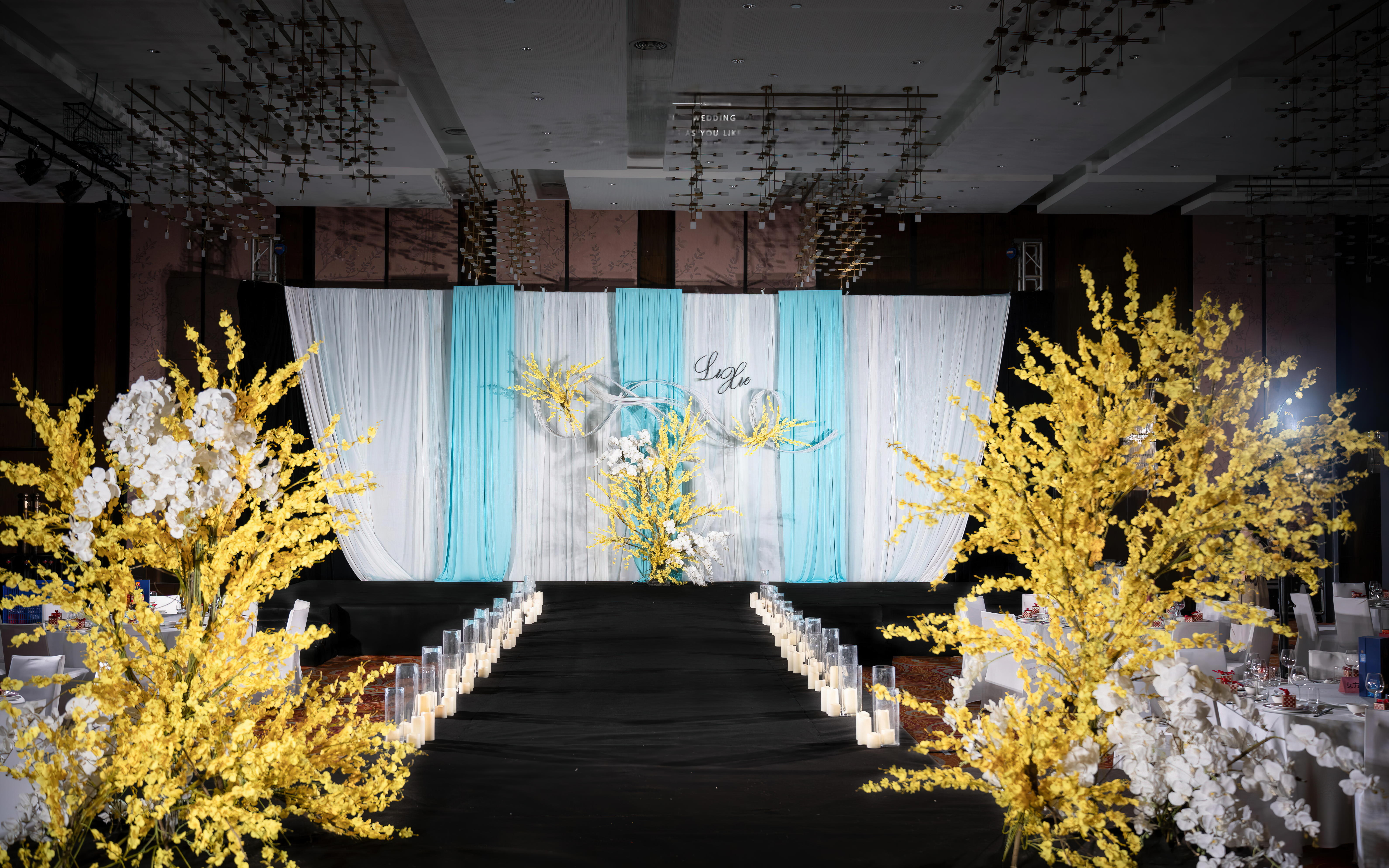 以素雅布幔構(gòu)筑的婚禮