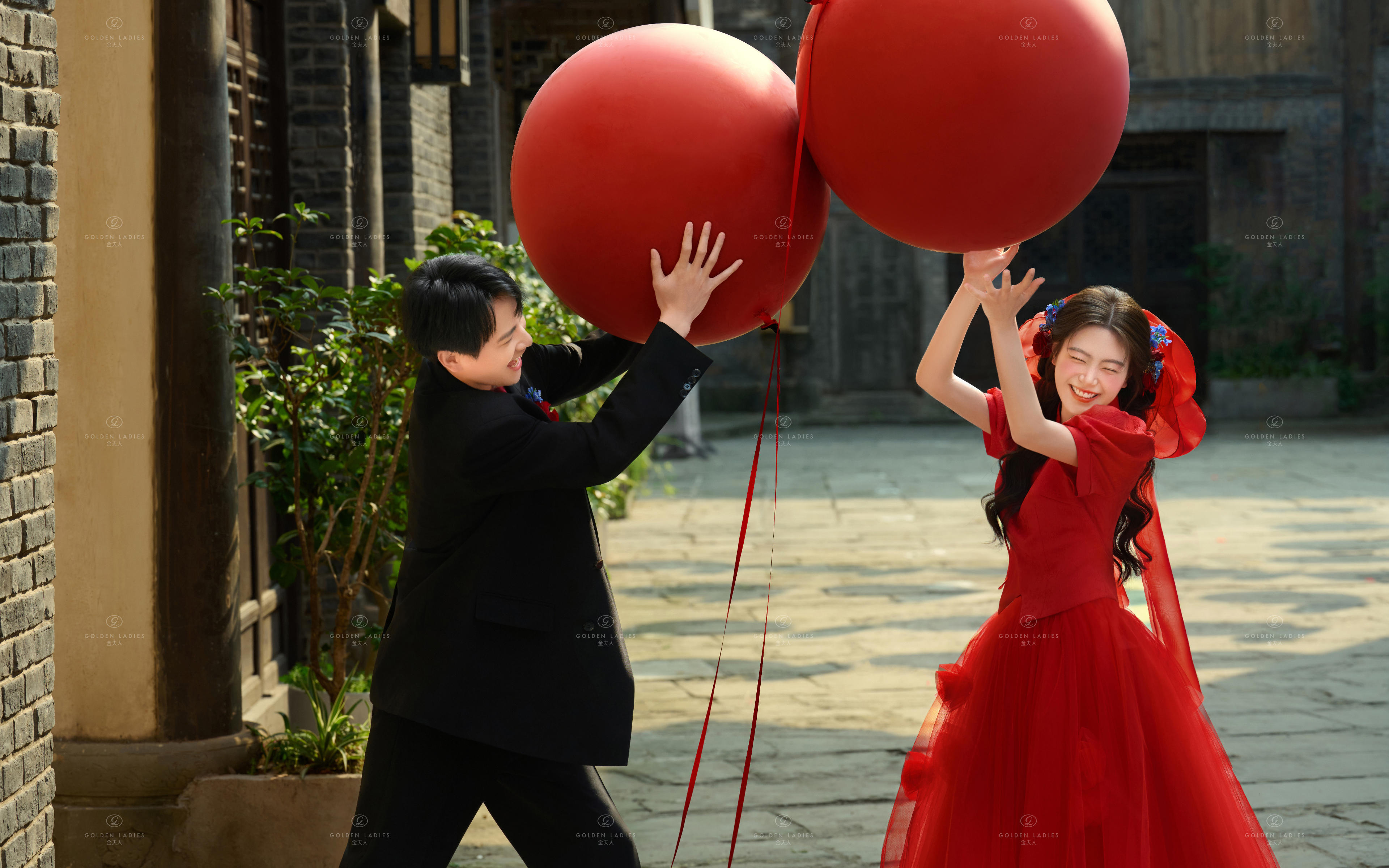 誰懂這種中式甜酷婚紗照的氛圍感?。?！??