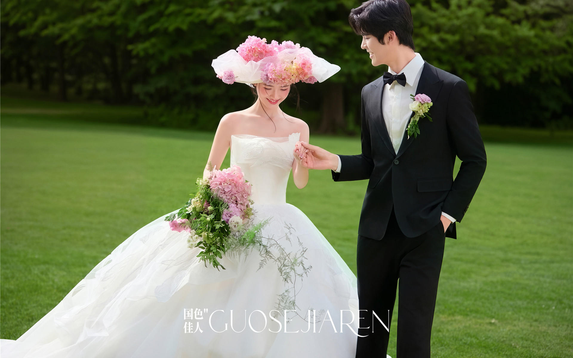 【国色佳人婚纱摄影】浪漫草坪婚纱照外景婚纱照