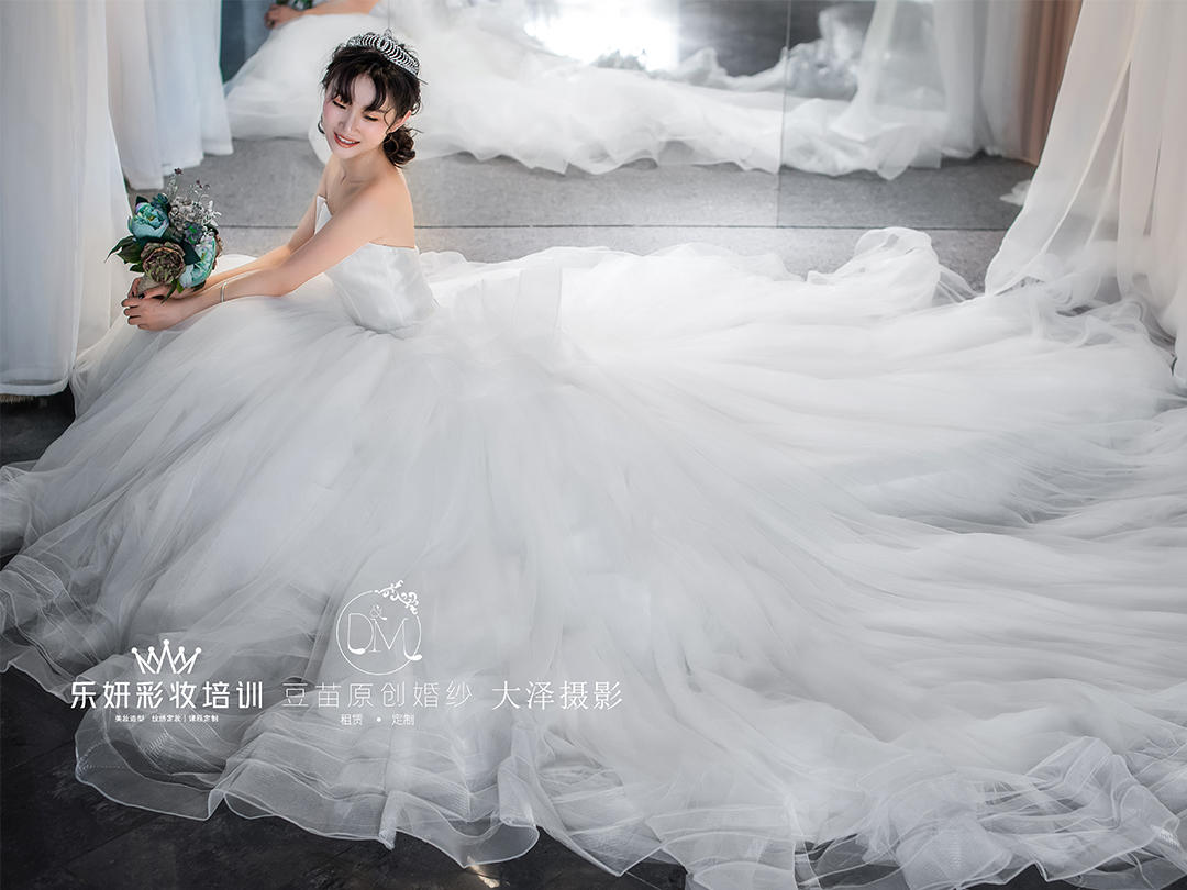 【豆苗原创 新款到店 】胖姑娘有福款婚纱礼服