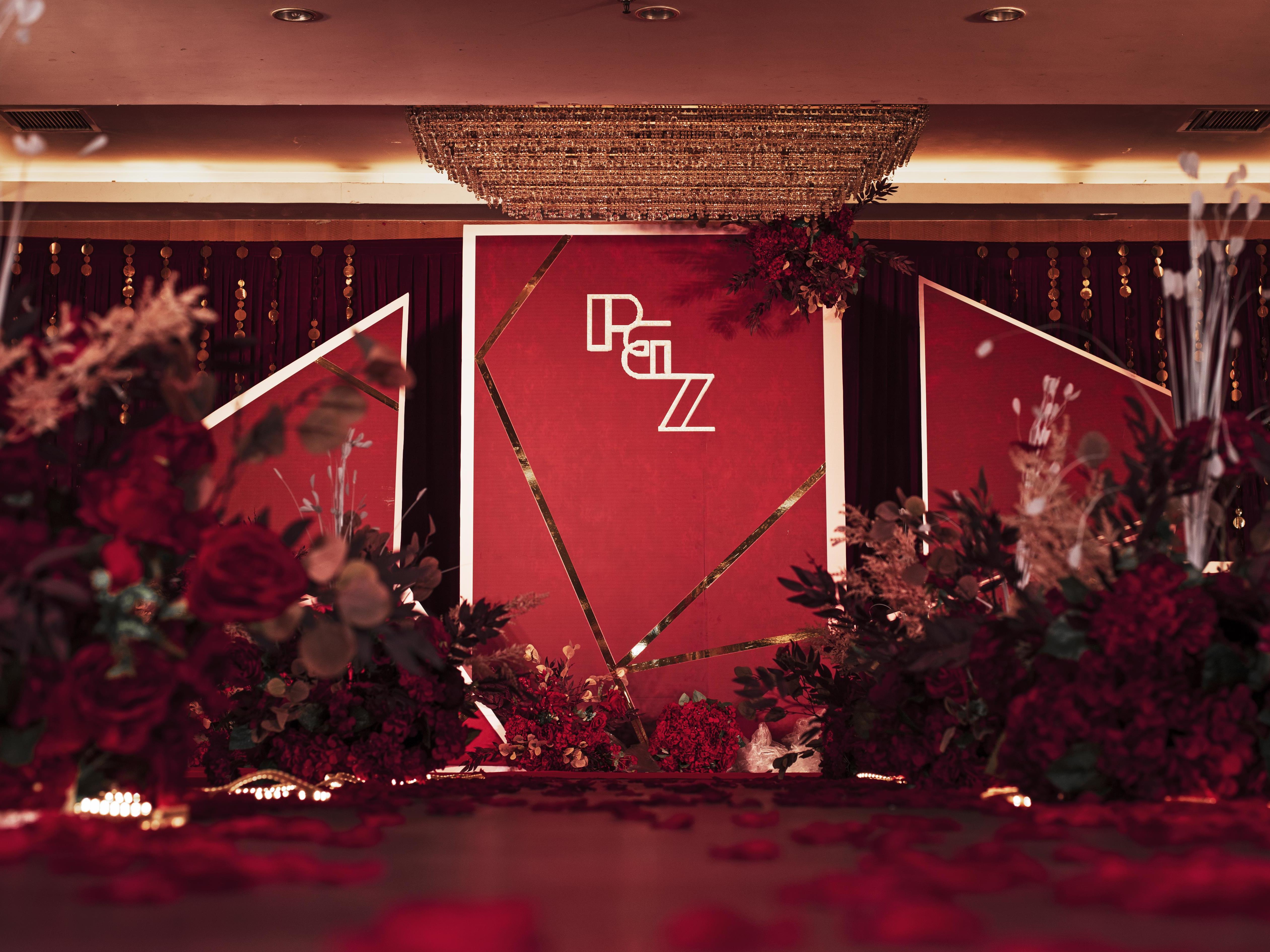 酒红色简约风、四大全含/送投影