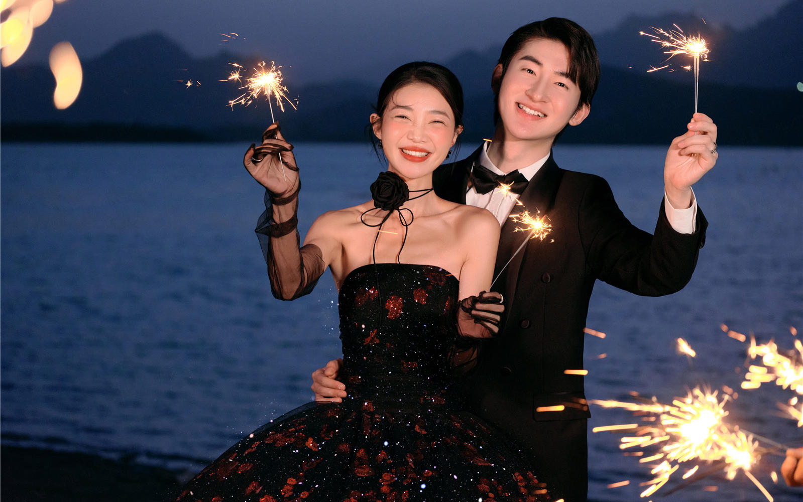 暮色将晚，爱意正浓｜山湖间的黑纱誓言