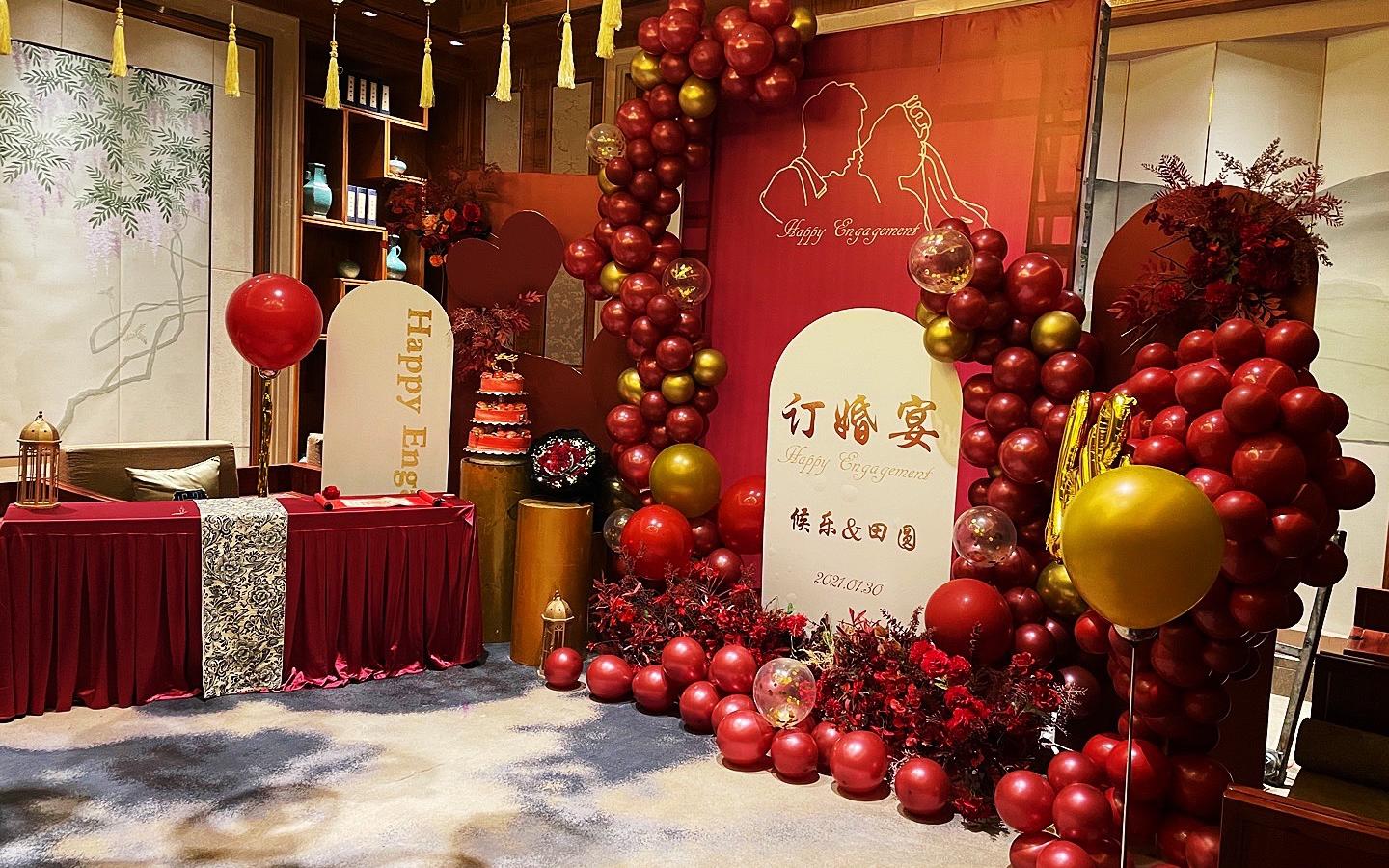 红色超火订婚宴999元.