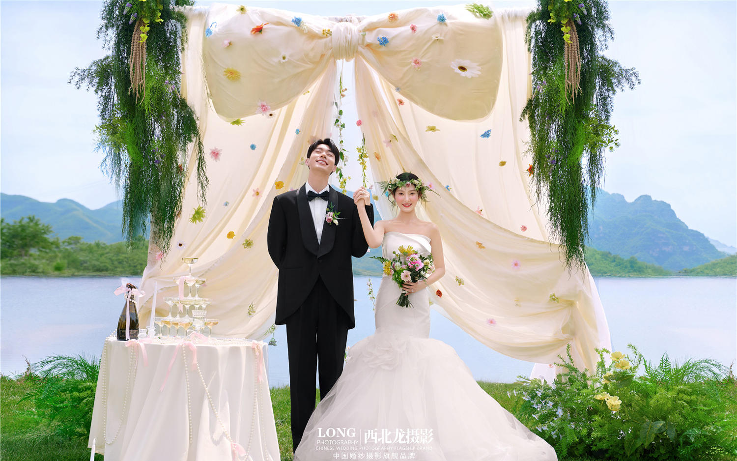 【西北龙摄影】被巨型蝴蝶结治愈的草坪婚纱照