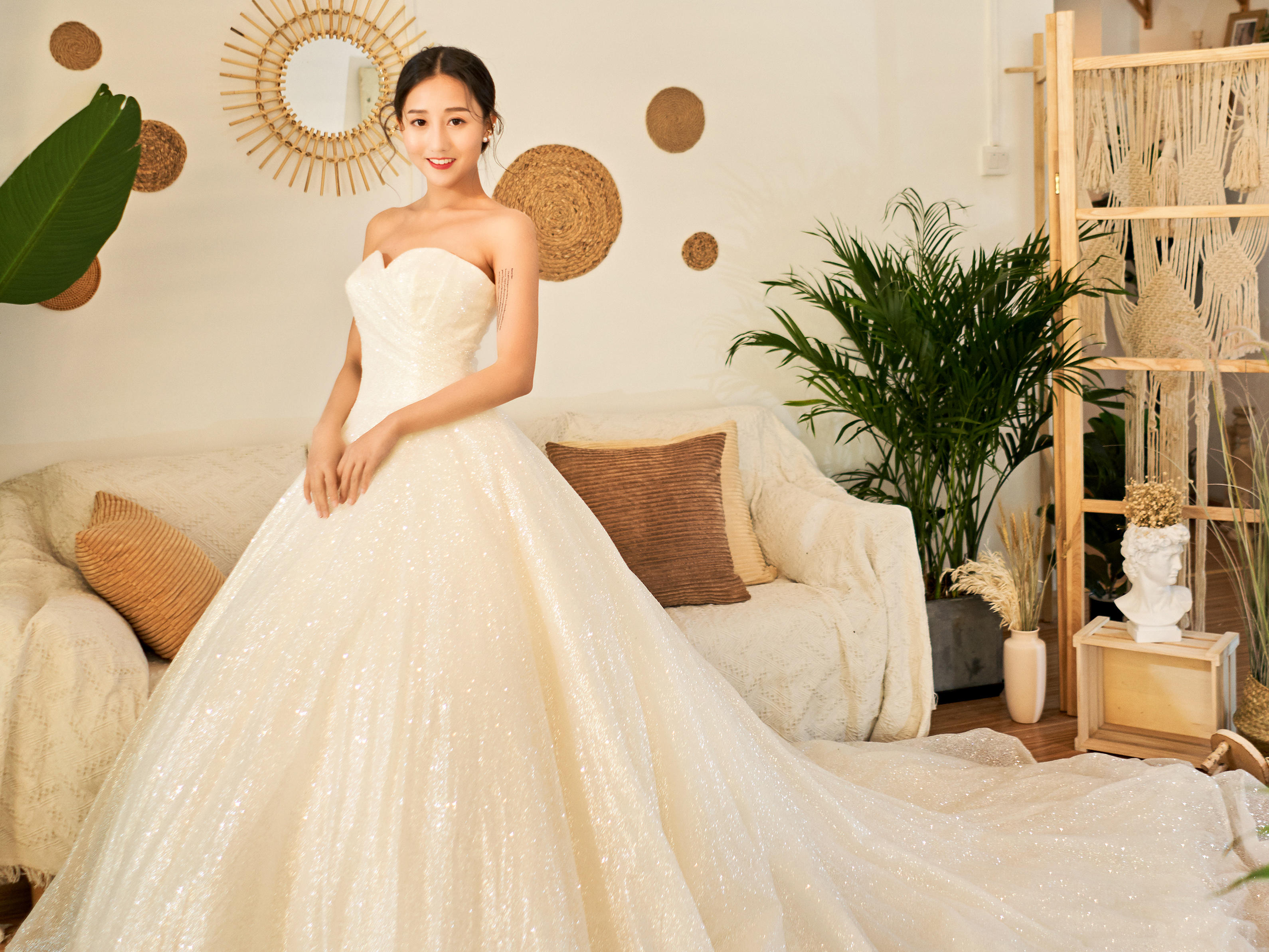 【鹿笙本级热卖】仪式婚纱9件套+跟妆套餐