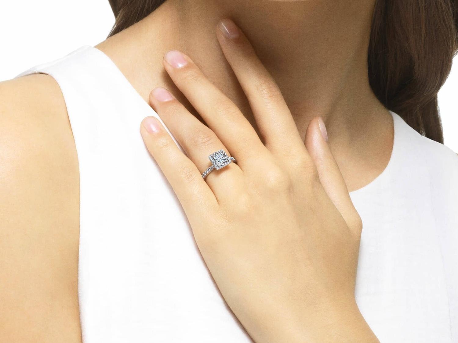 FASCINE 1克拉公主方围镶豪华求婚钻戒