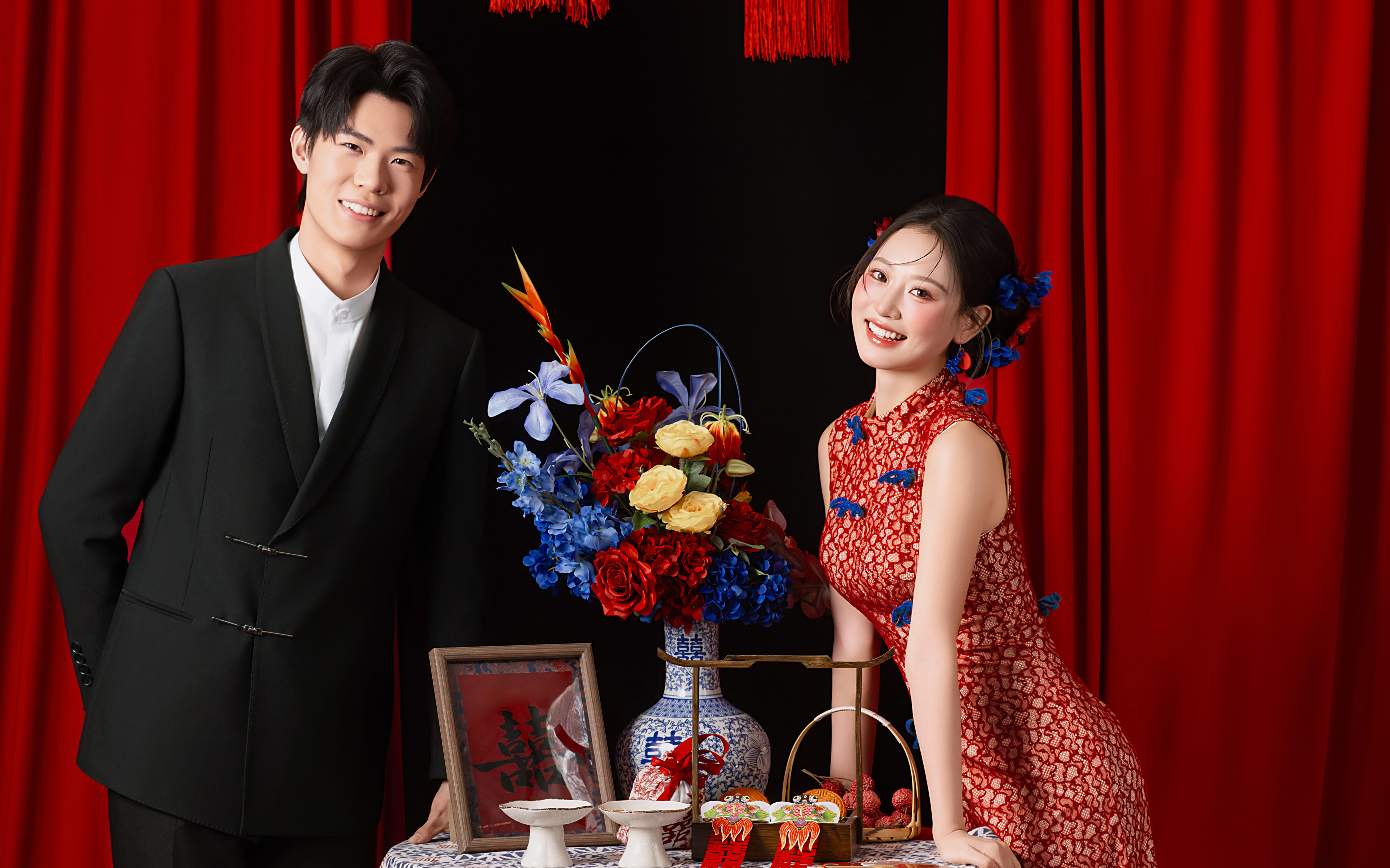 ??紅綢映喜顏，燈籠照良緣?? 中式婚紗照天花板