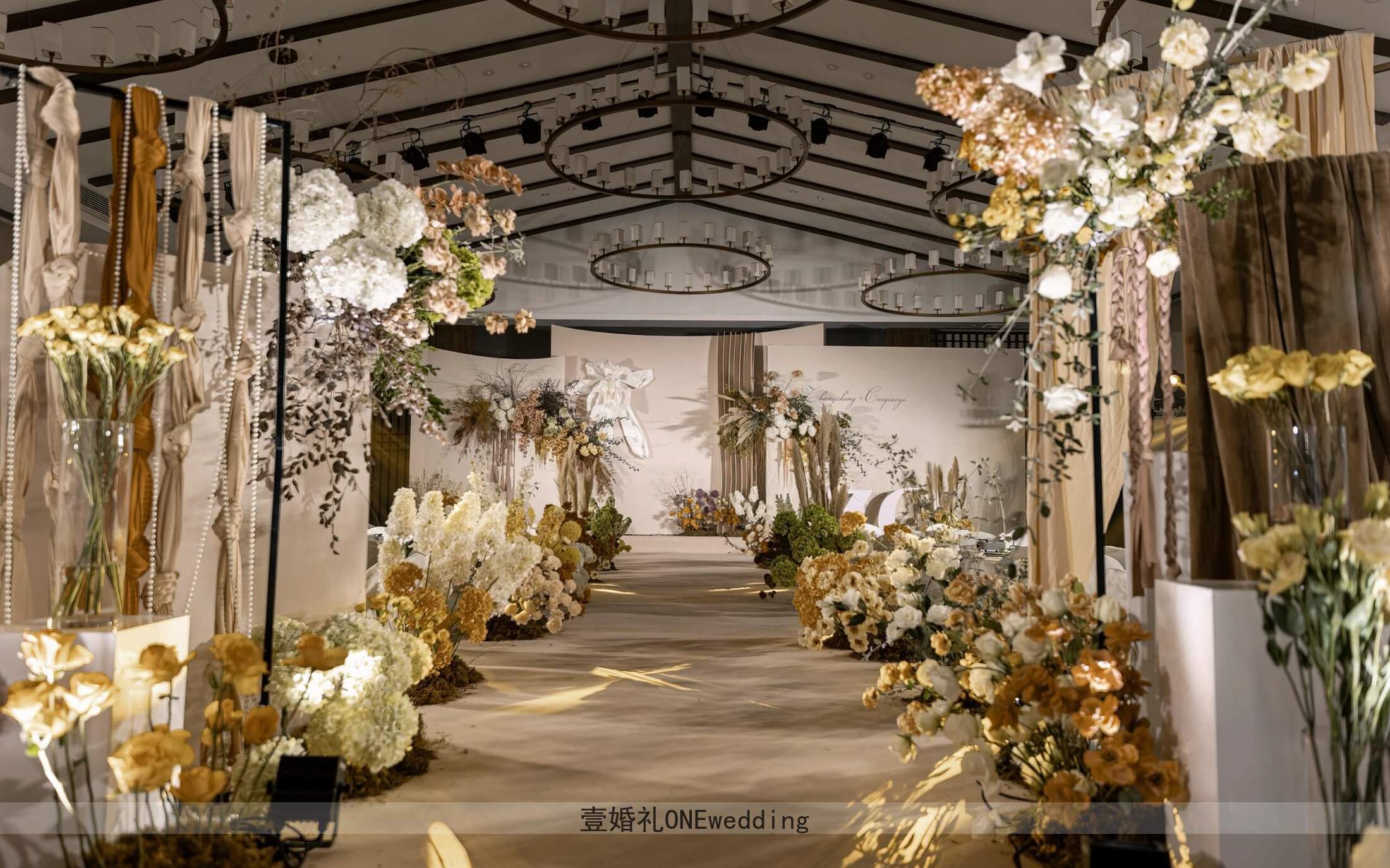 淺色系泰式奶茶色小眾婚禮