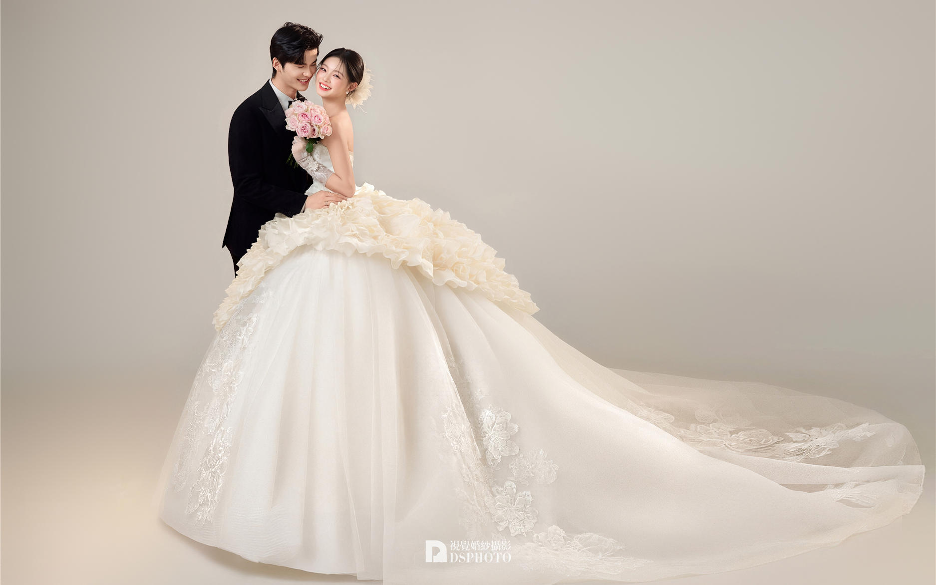  婚紗照里藏不住的心動信號?? 每一眼都在說愛你