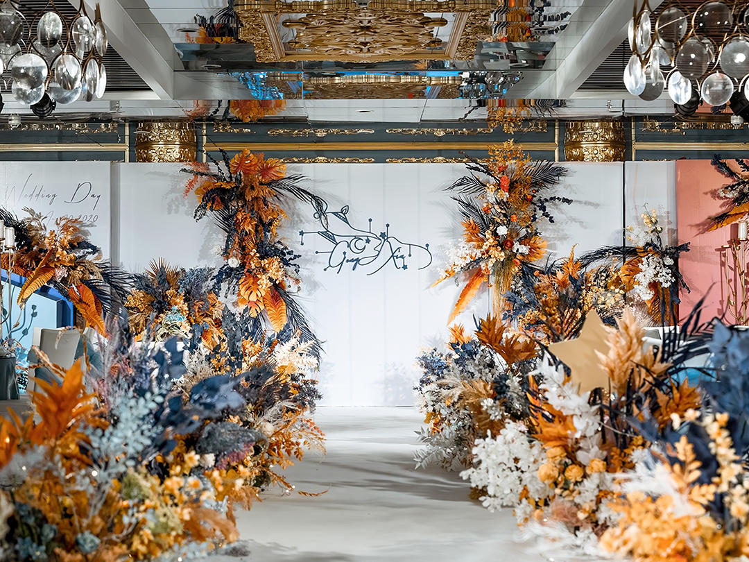 【刷爆朋友圈的婚礼】蓝橙色撞色花艺婚礼主题