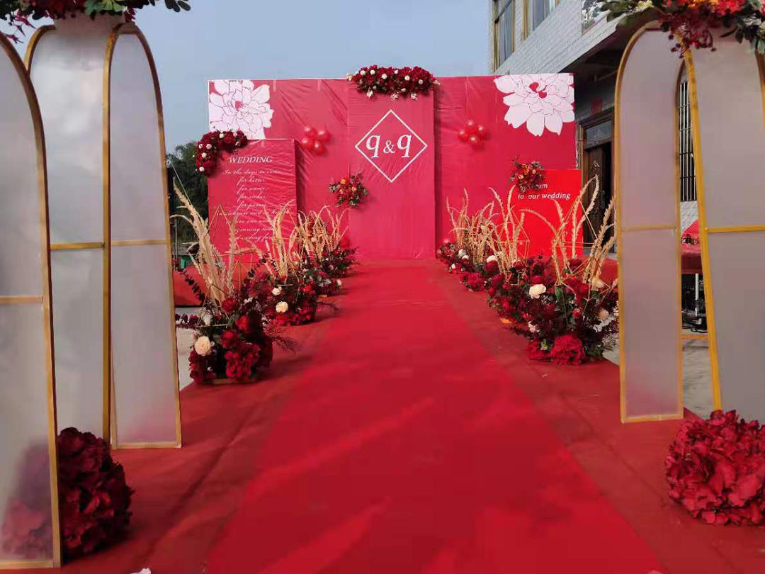 浪漫满屋农村户外喜庆热闹红色系西式婚礼