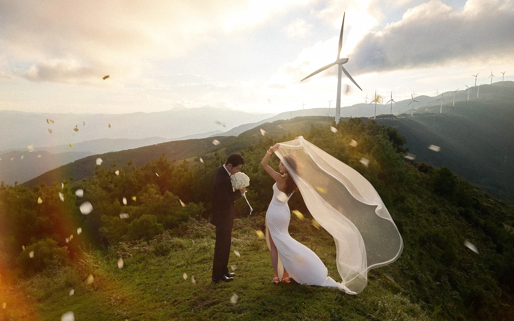 大理样片·山顶封神！把日落拍成婚纱照背景板