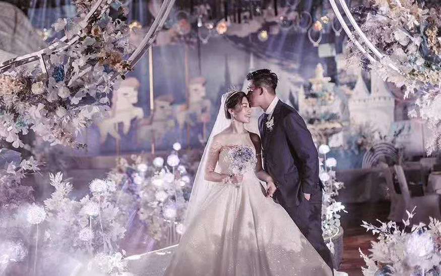 【丽莎皇宫】一字肩长袖蕾丝拖尾