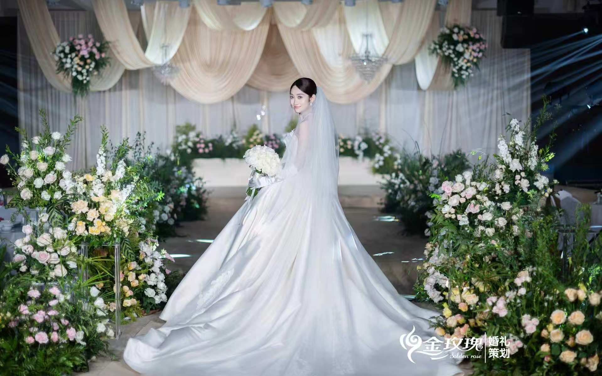 【春季热门】轻盈帷幕如梦初启 带水晶灯饰