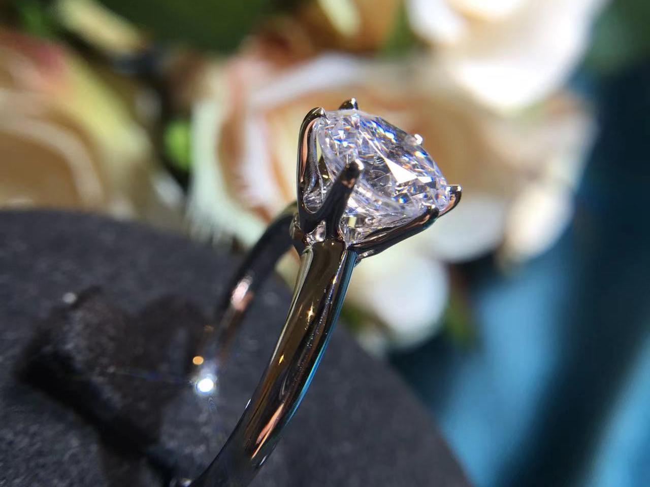 非梵钰禧｜18K白经典款六爪1克拉高托结婚钻戒