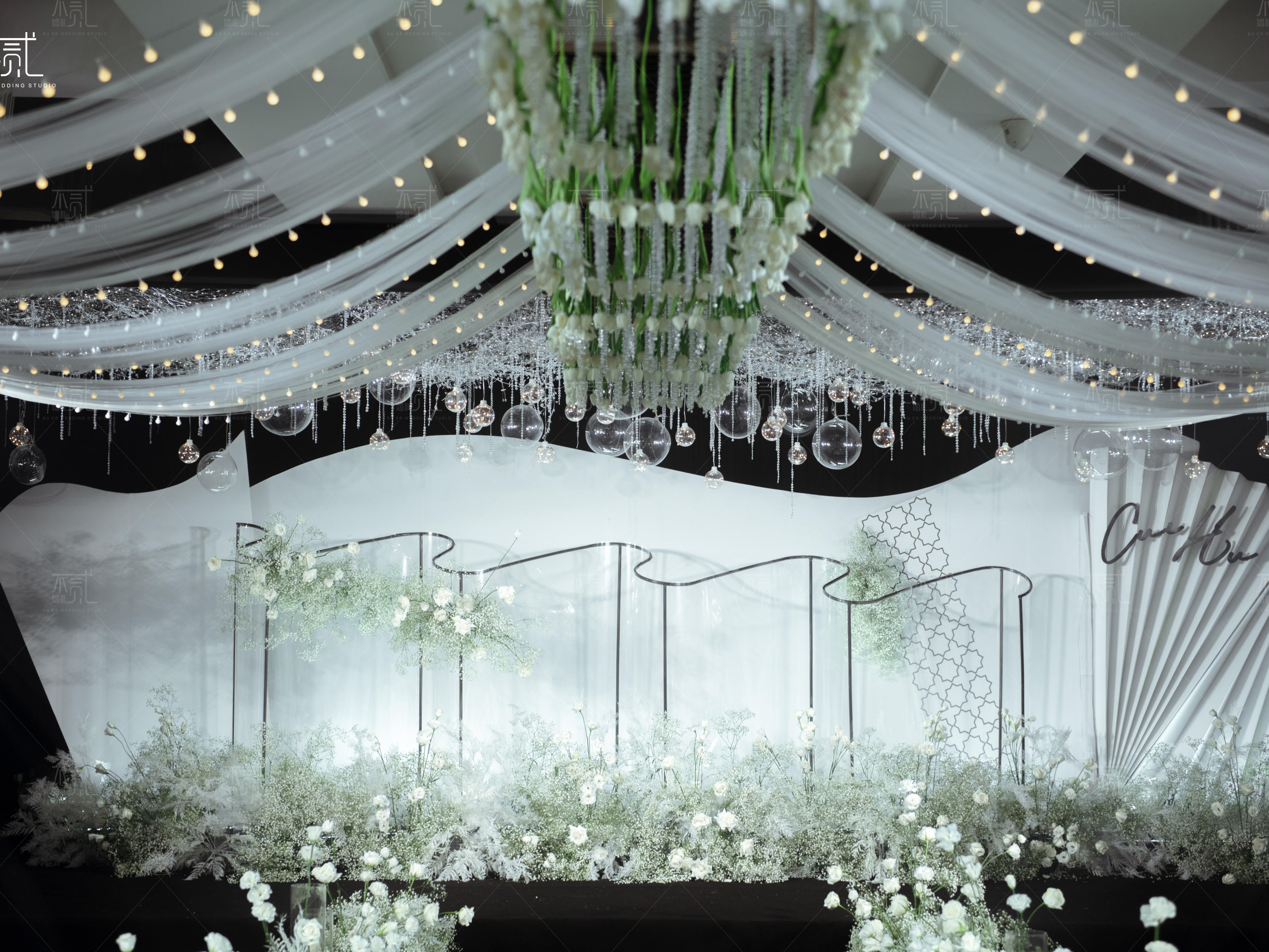 不贰婚礼，小酒店也能做出美腻的韩式吊顶哦