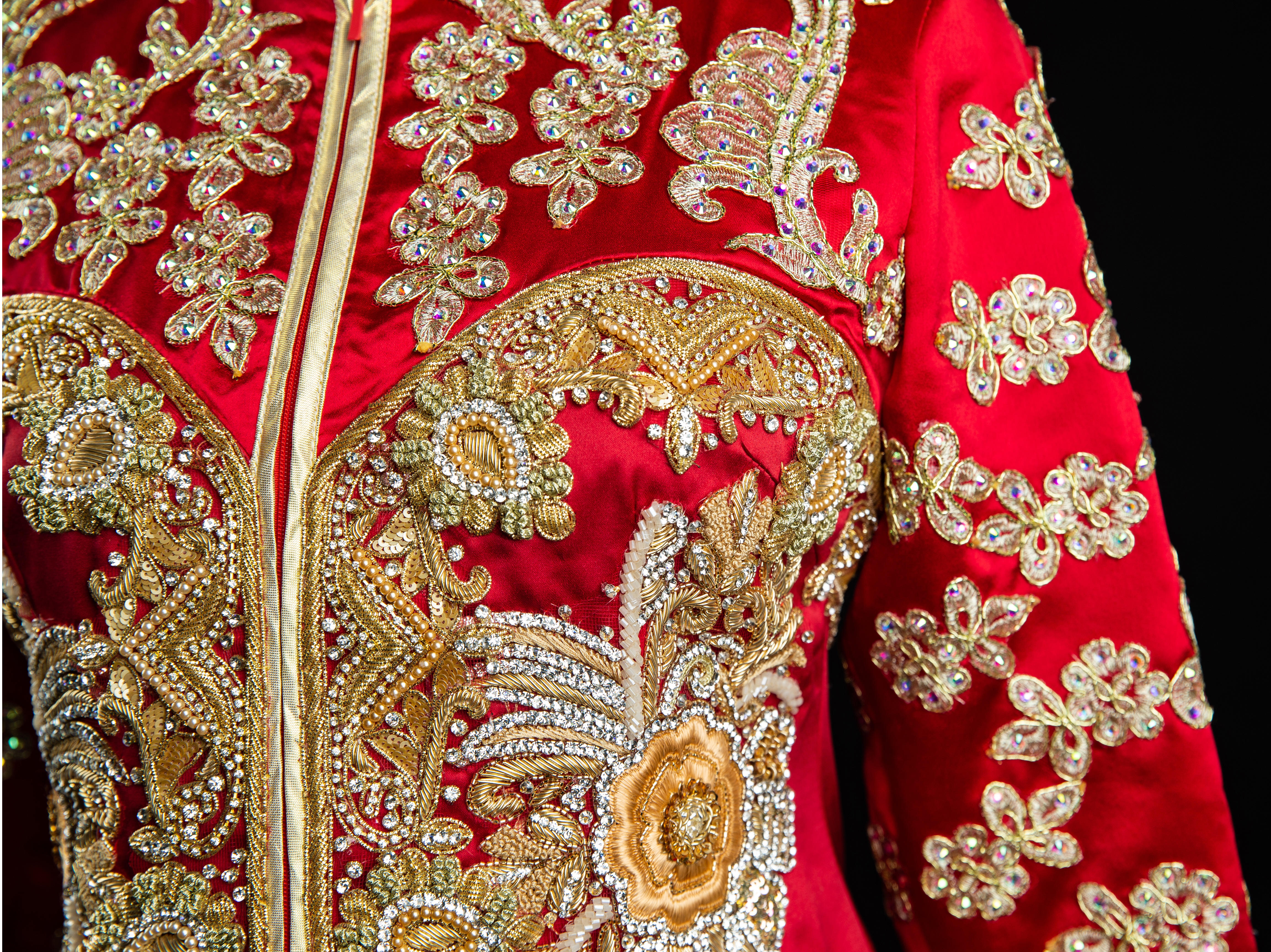 马来西亚纯手工定制秀禾服，耗时2000多工时