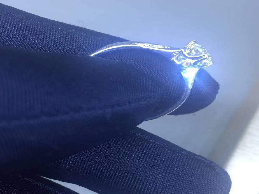 五十分F色钻戒，切工完美。