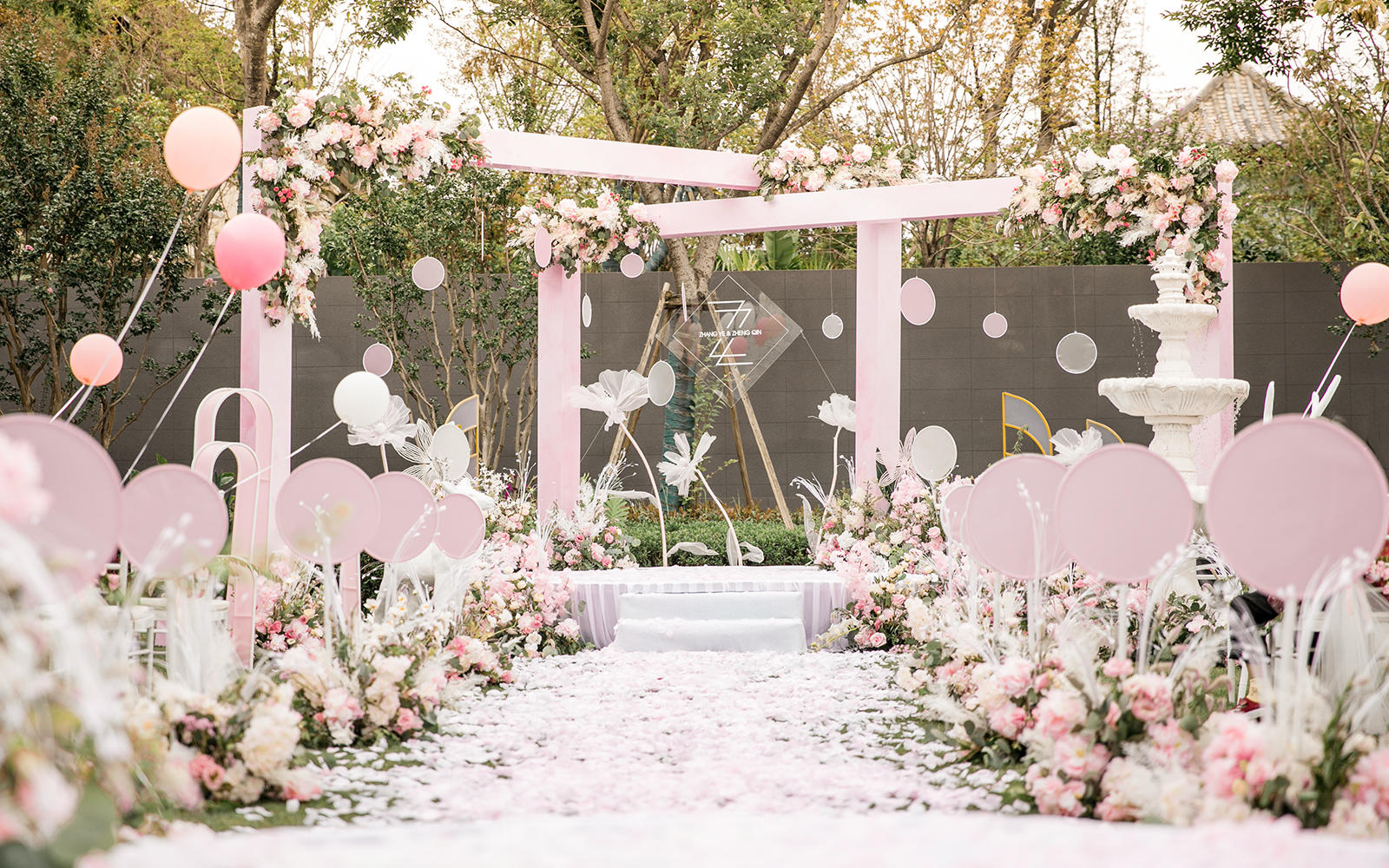 【春芭蕾】少女粉草坪户外婚礼《House》