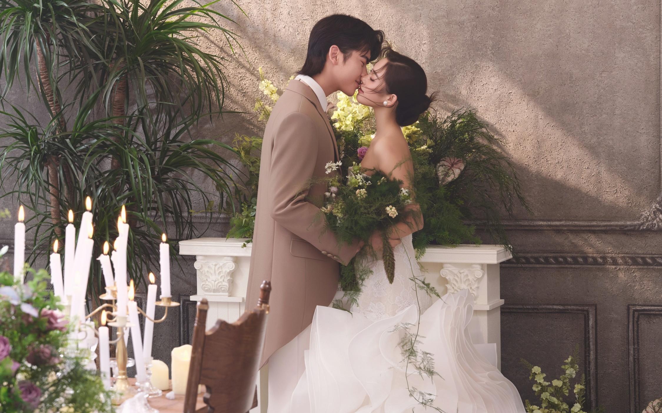 不愧是00后严选❤️森系复古室内花房婚纱照