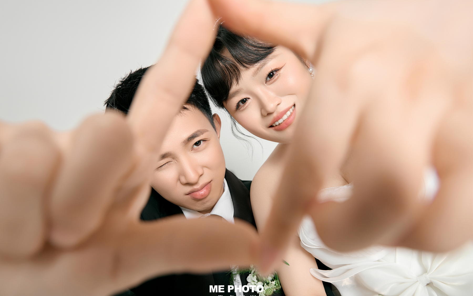 室内简约婚纱照