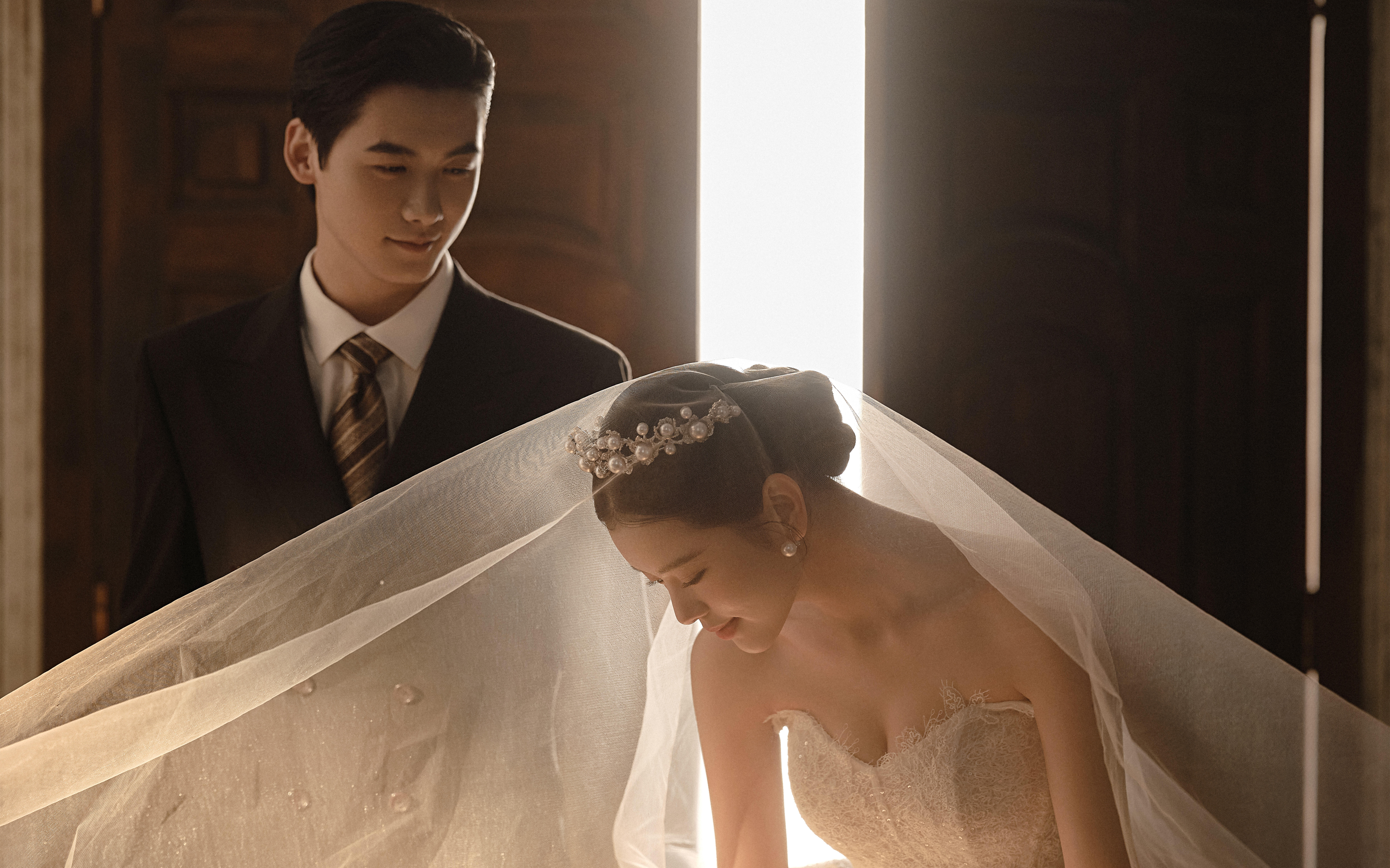 把婚纱照拍成名画✨《婚礼签字》太绝了