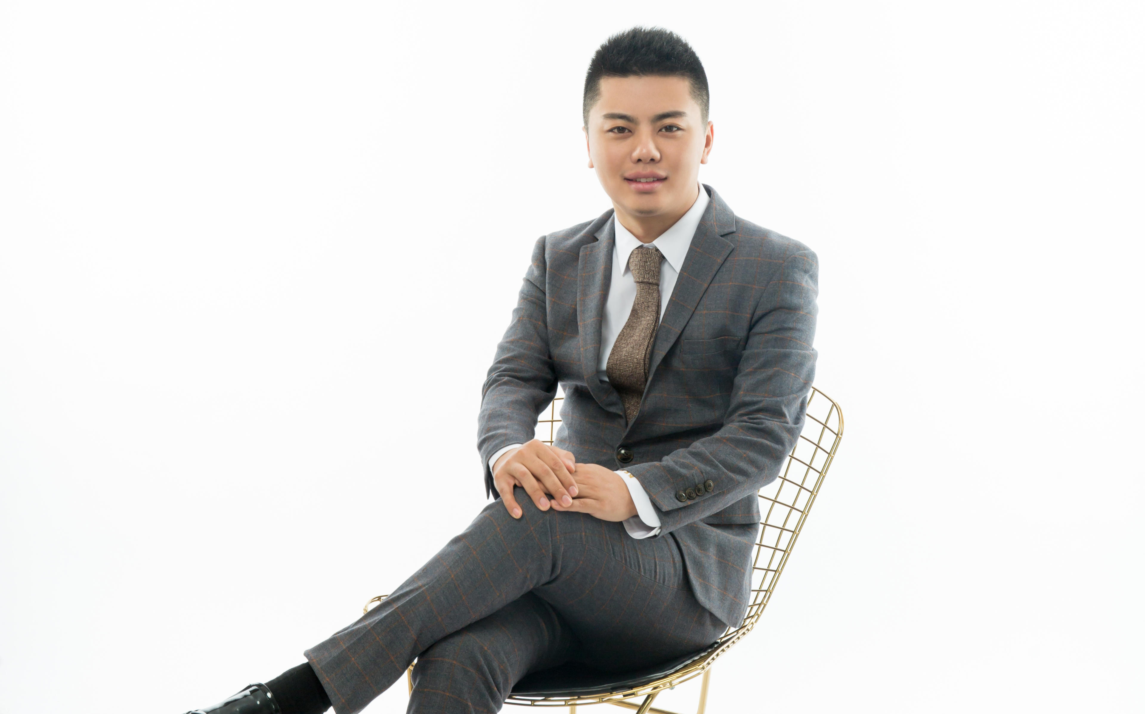 学院派主持人 简约轻松风格主持+配乐赠送助理一名