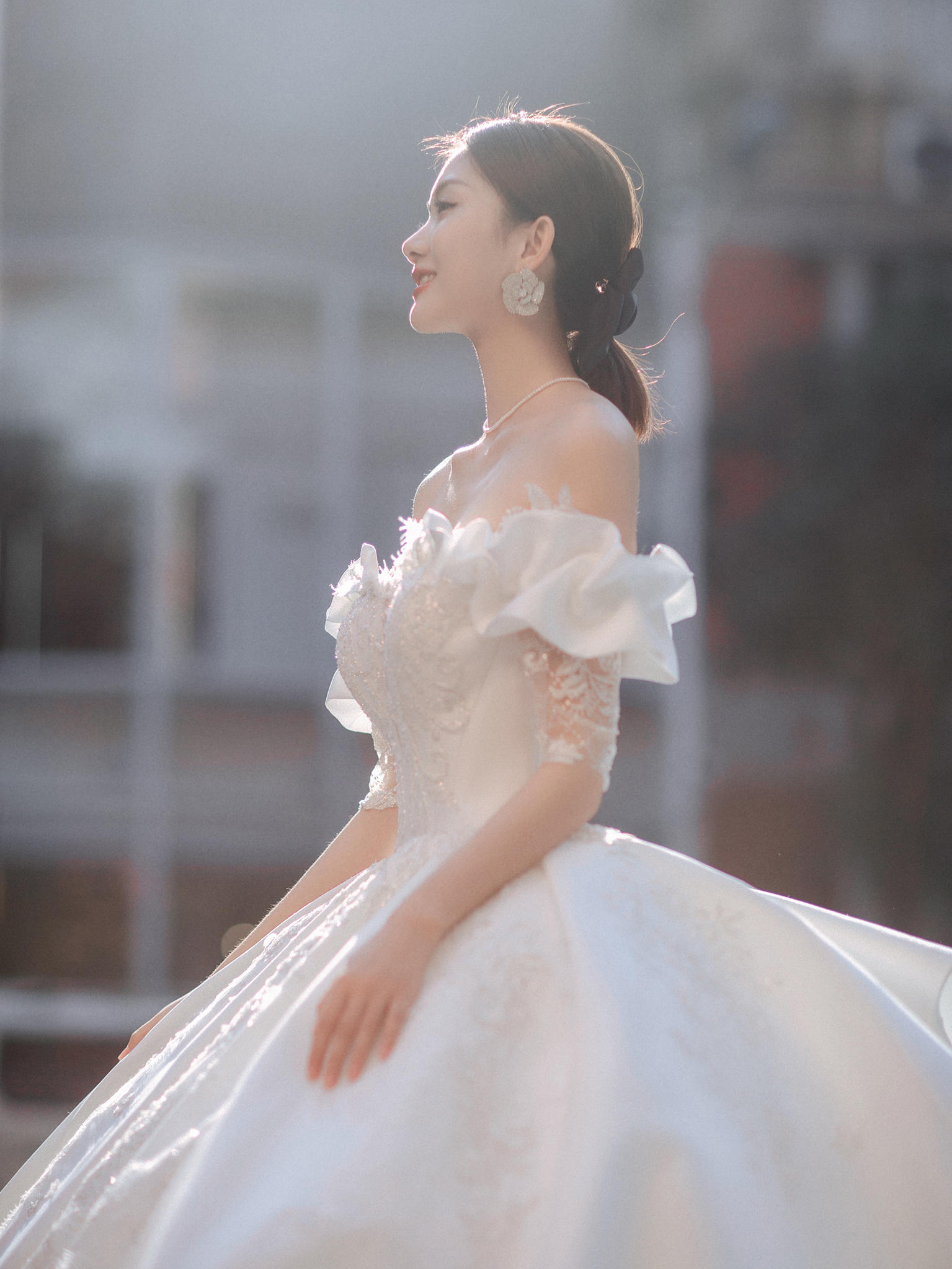 新款时尚甜美荷叶边一字肩公主婚纱礼服租赁套餐