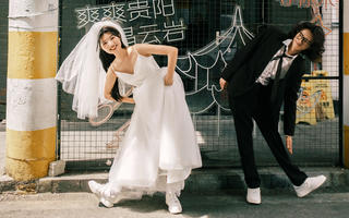 比韩剧还浪漫的街拍婚纱照，可盐可甜超喜欢