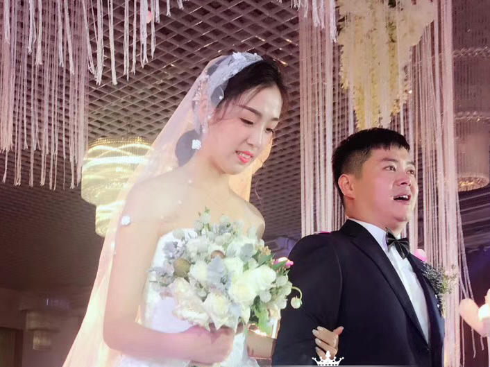 新娘化妆早妆 含婚服 婚纱 秀禾 礼服任选一
