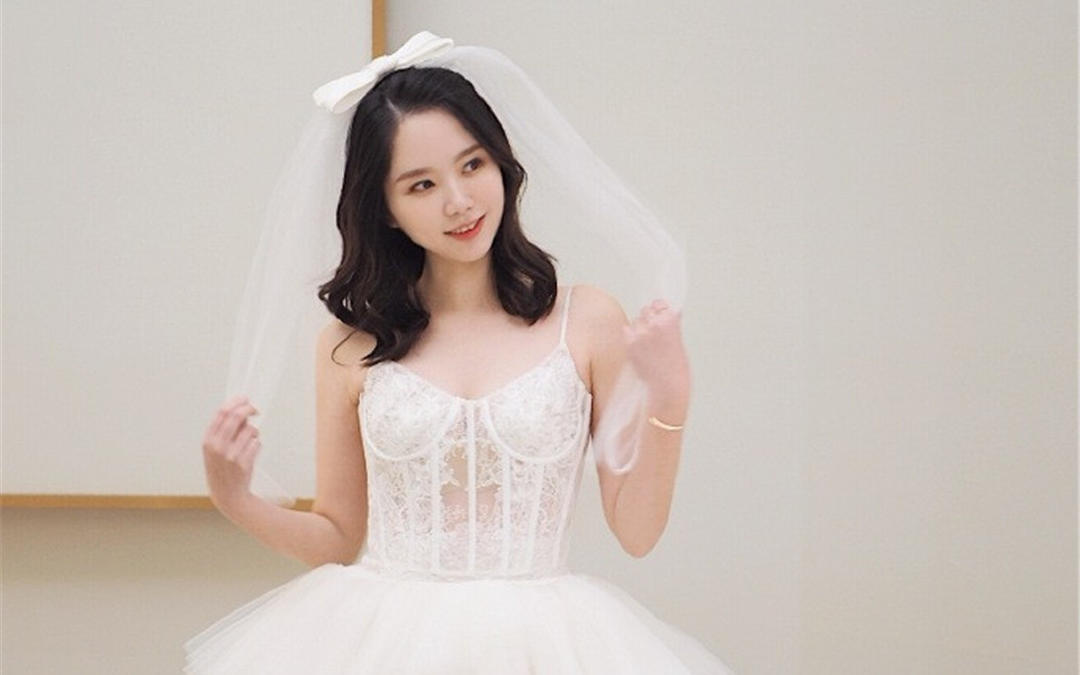 女王跟妆套餐：早妆+跟妆+三套饰品任选！