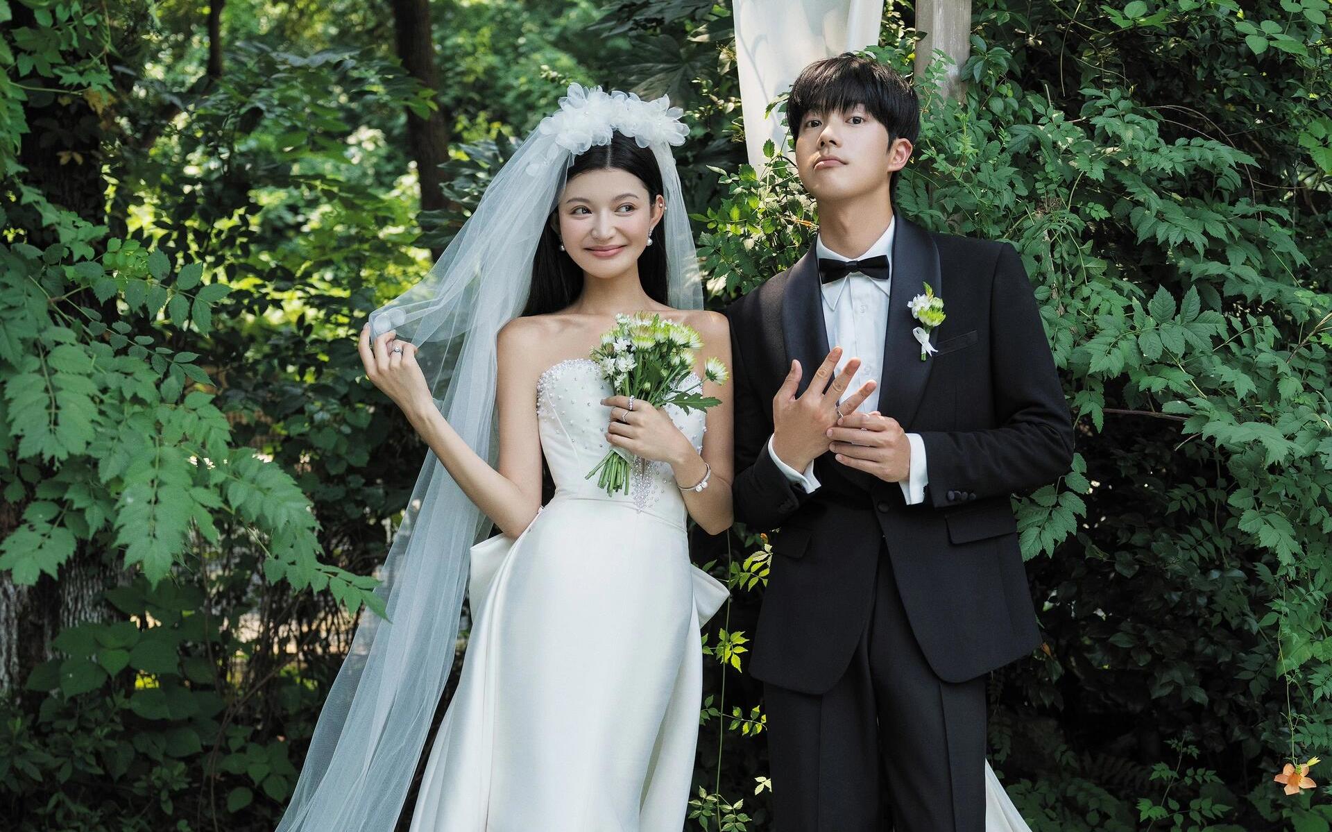 怎能錯(cuò)過(guò)！草坪森系婚紗照的年輕感！