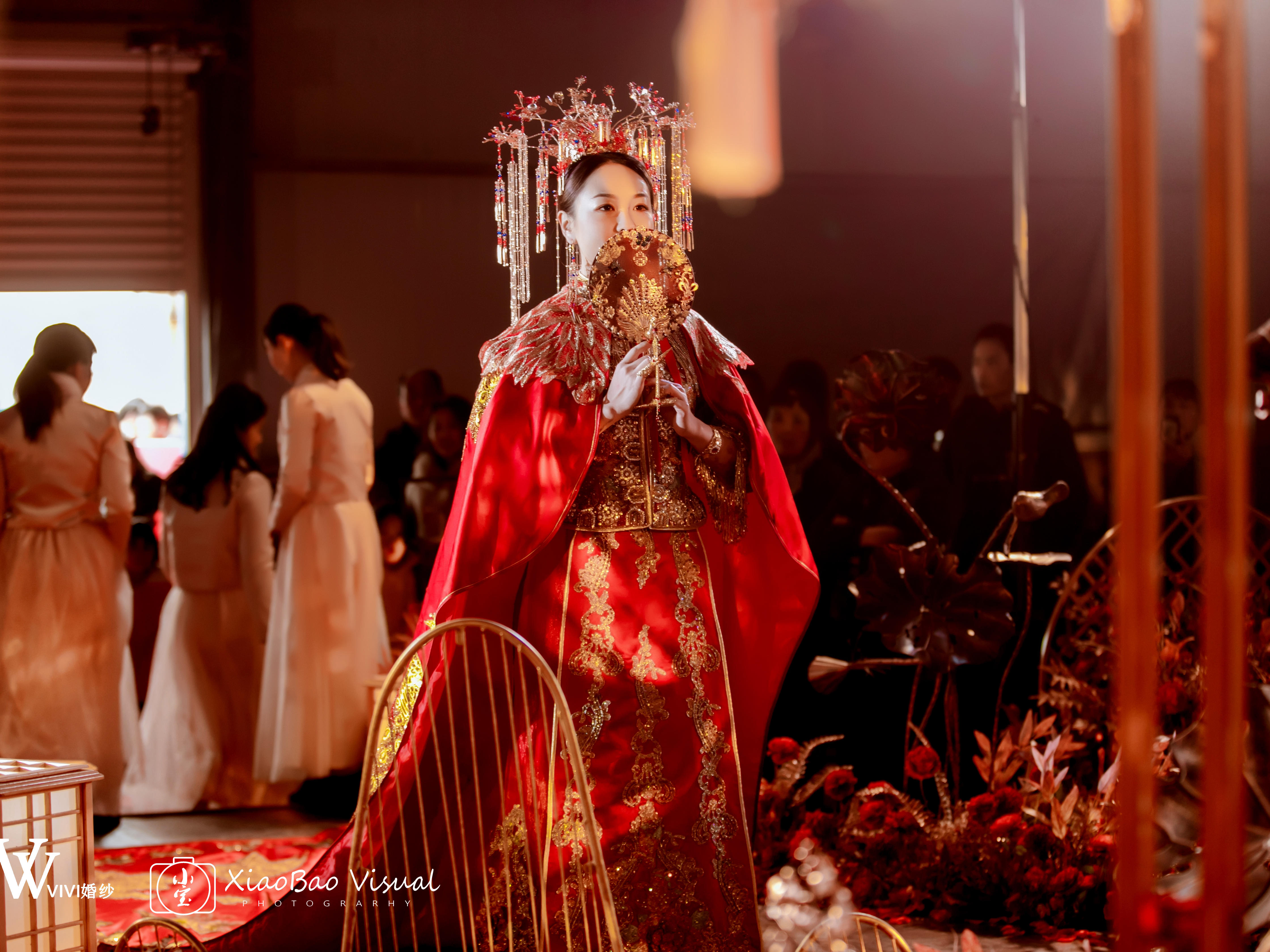 #浏阳VIVI婚纱唯美大气的中式秀禾+大披风#